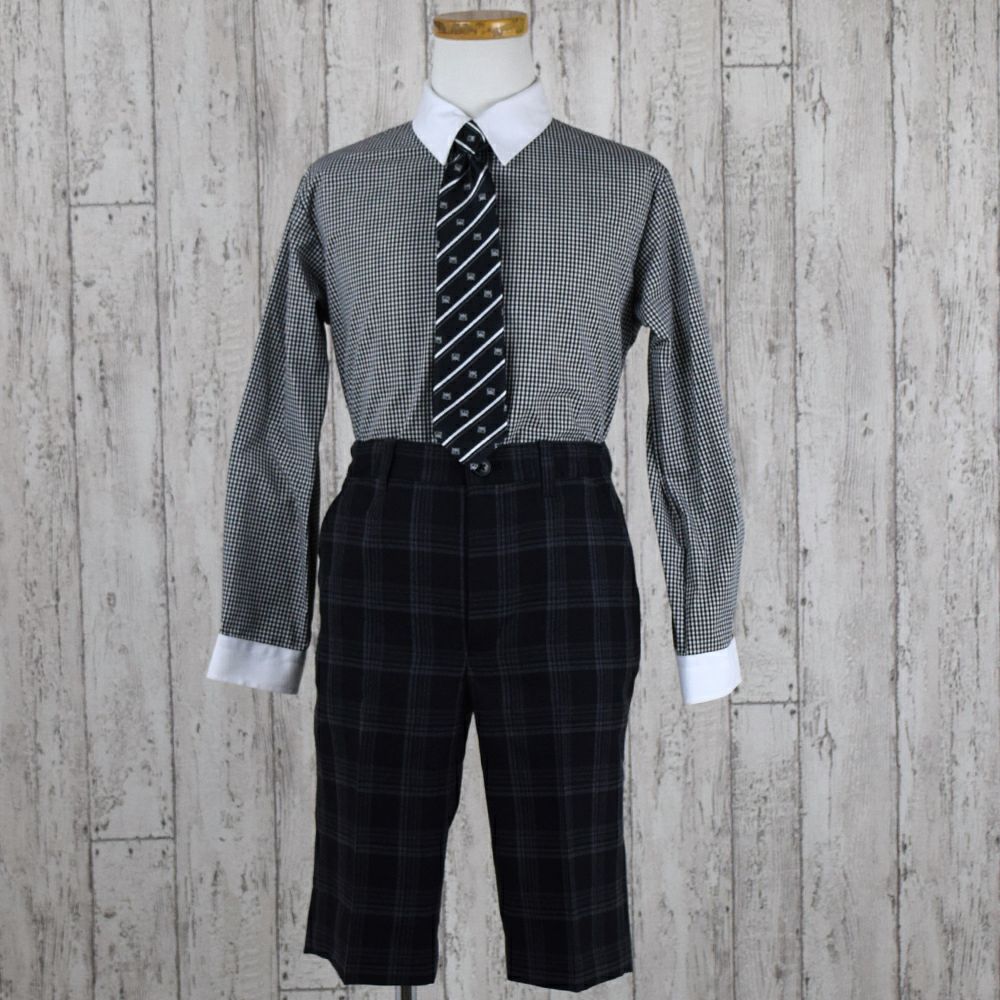 ピアノ発表会や結婚式にぴったりのカラーの男の子用フォーマルスーツ。シンプルで美しいシルエットが魅力のAngel's Closetの子供フォーマル レンタル商品（【レンタル】格子柄ハーフパンツ2ボタンブレザーセットスーツ6点セット【MICHIKO LONDON】（CAT285490））｜画像4