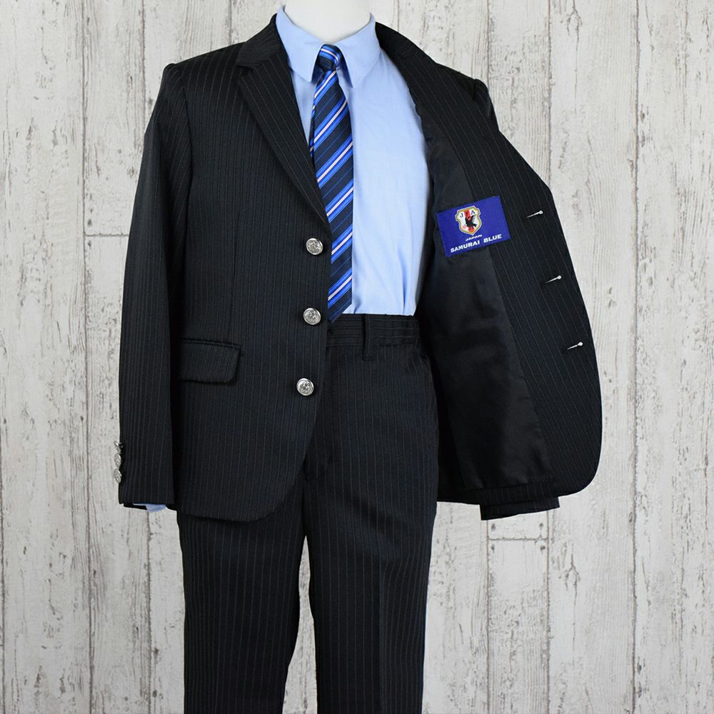 ピアノ発表会や結婚式にぴったりのカラーの男の子用フォーマルスーツ。シンプルで美しいシルエットが魅力のAngel's Closetの子供フォーマル レンタル商品（【レンタル】ストライプ3ボタンロングパンツスーツ6点セット【JFA SAMURAI BLUE】（CAT375493））｜画像4