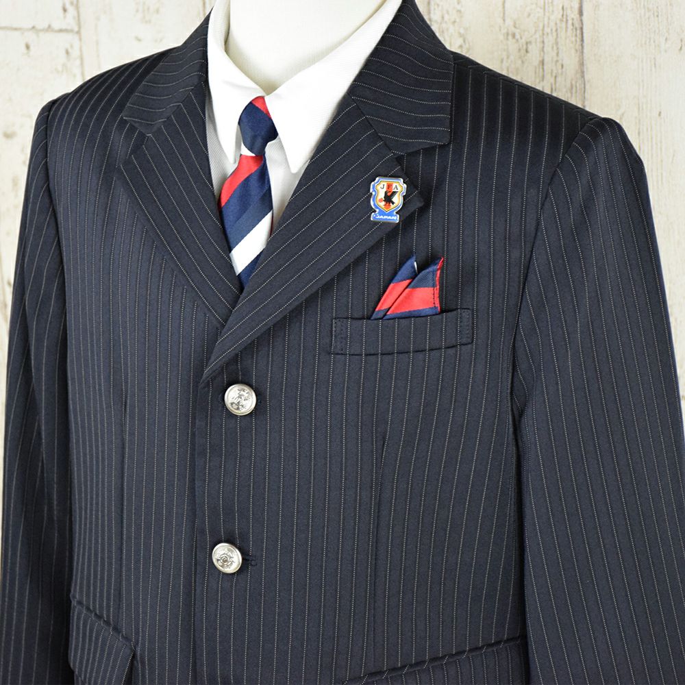 ピアノ発表会や結婚式にぴったりのカラーの男の子用フォーマルスーツ。シンプルで美しいシルエットが魅力のAngel's Closetの子供フォーマル レンタル商品（【レンタル】ストライプハーフパンツ3つボタンセットスーツ6点セットゆったりタイプ【JFA SAMURAI BLUE】（CAT375495）120・130cm　B体）｜画像2