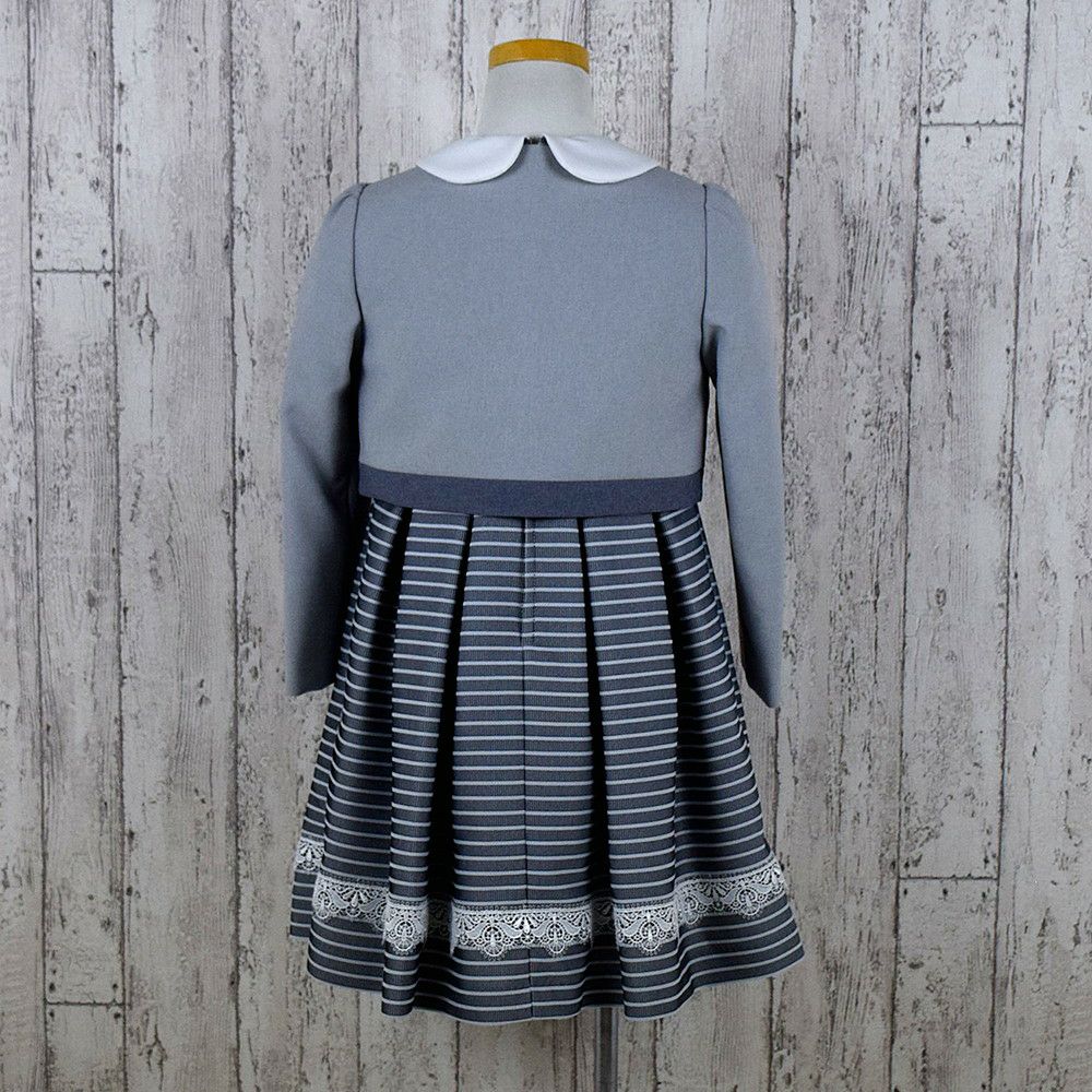 特別な日にぴったりのカラーの男の子用フォーマルスーツ。シンプルで美しいシルエットが魅力のAngel's Closetの子供フォーマル レンタル商品（【レンタル】グレーボーダーアンサンブル（CAT898305）120cm）｜画像3