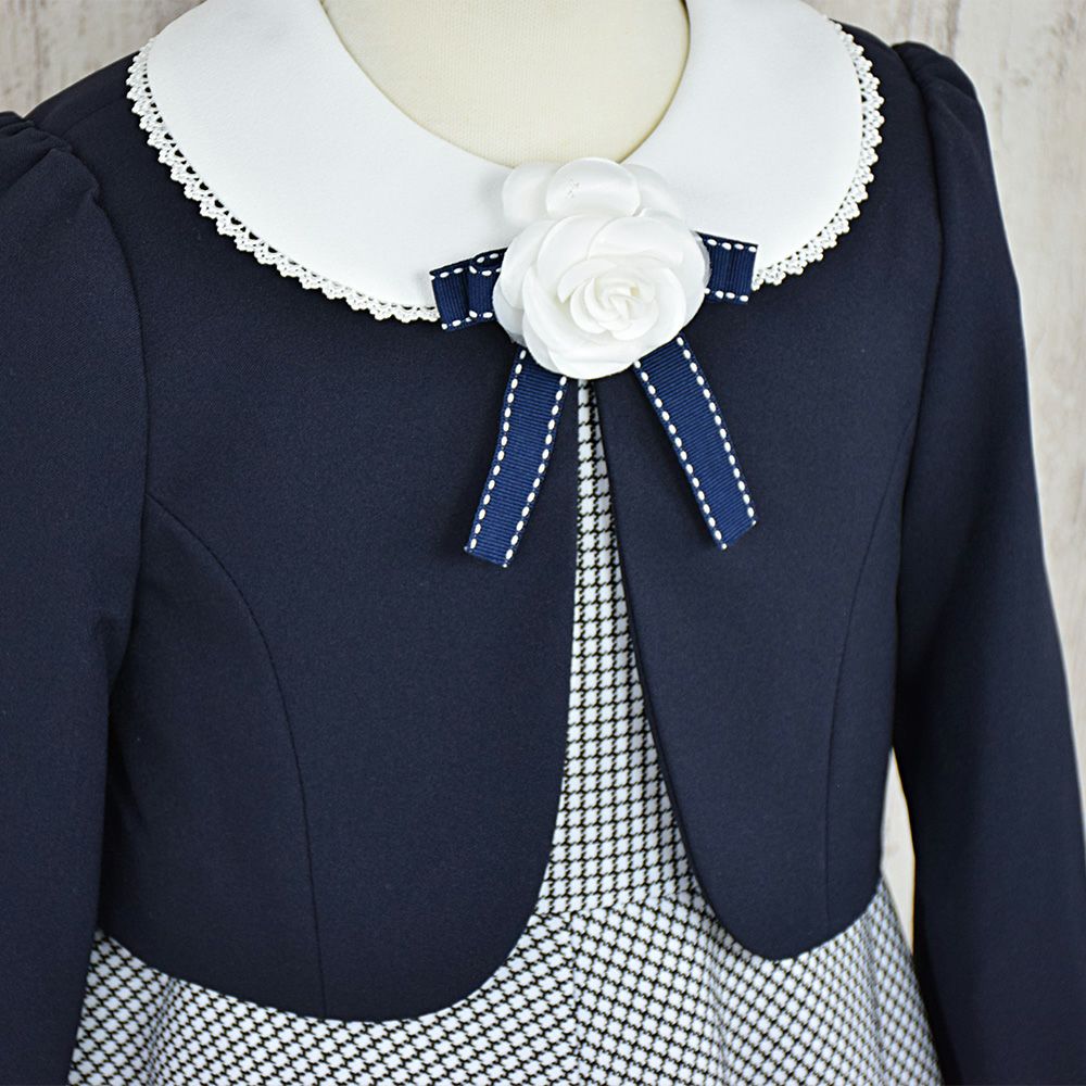 特別な日にぴったりのネイビーカラーの男の子用フォーマルスーツ。シンプルで美しいシルエットが魅力のAngel's Closetの子供フォーマル レンタル商品（【レンタル】千鳥格子ネイビーアンサンブル（CAT889310）【CHOPIN】120cm）｜画像2