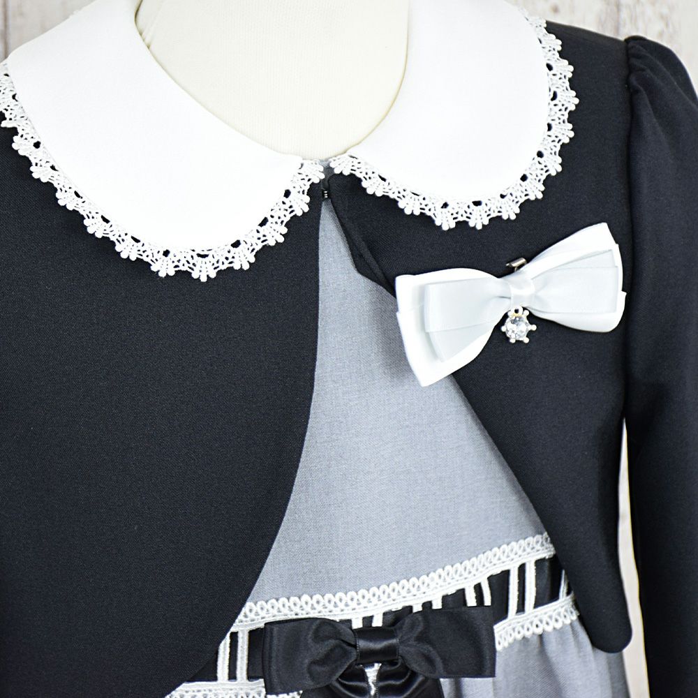 特別な日にぴったりのカラーの男の子用フォーマルスーツ。シンプルで美しいシルエットが魅力のAngel's Closetの子供フォーマル レンタル商品（【レンタル】フリルワンピースボレロセットアンサンブル【CHOPIN】（CAT879303B）120cm）｜画像2