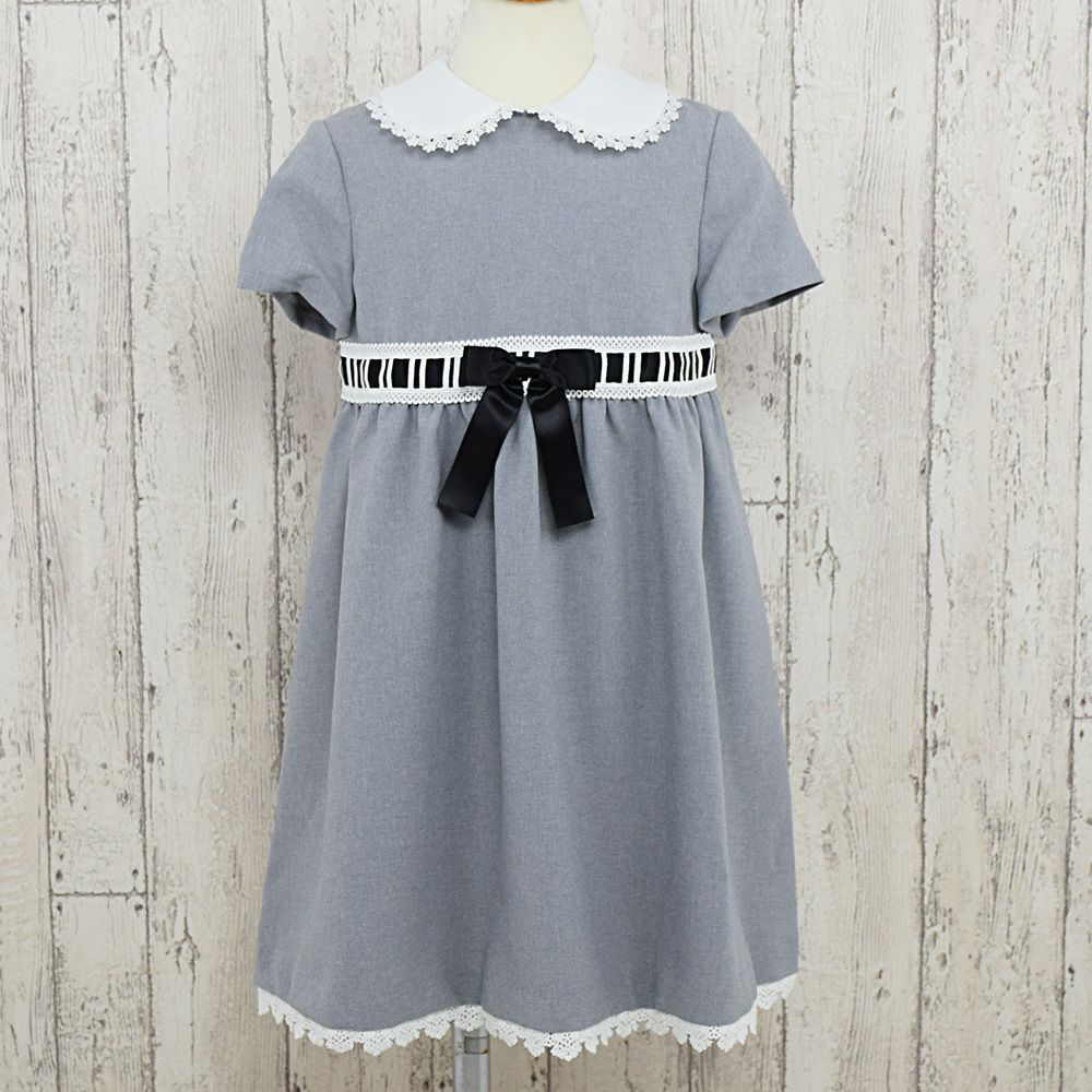 特別な日にぴったりのカラーの男の子用フォーマルスーツ。シンプルで美しいシルエットが魅力のAngel's Closetの子供フォーマル レンタル商品（【レンタル】フリルワンピースボレロセットアンサンブル【CHOPIN】（CAT879303B）120cm）｜画像5