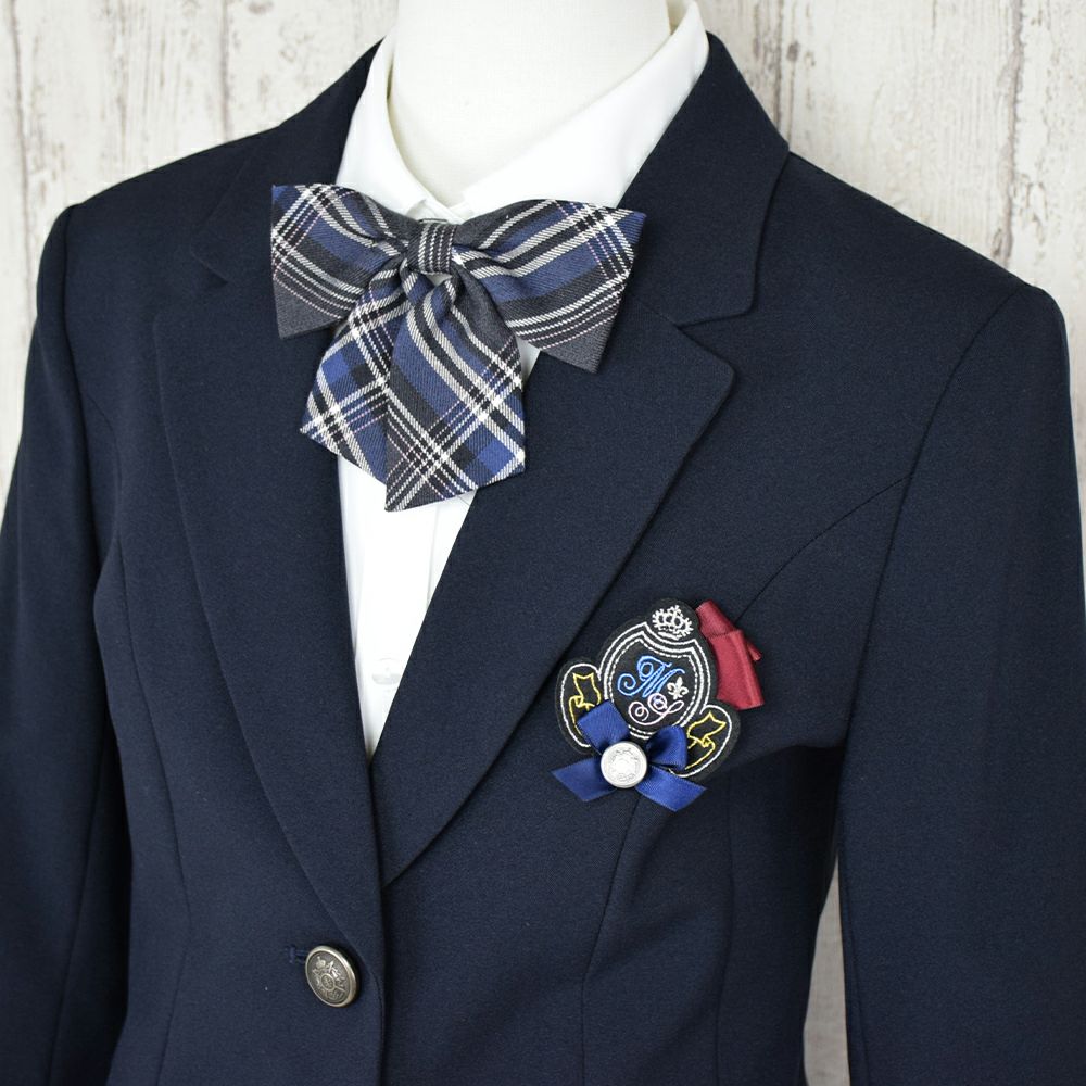 特別な日にぴったりのカラーの男の子用フォーマルスーツ。シンプルで美しいシルエットが魅力のAngel's Closetの子供フォーマル レンタル商品（【レンタル】チェックスカートブレザースーツセット（CAT672590））｜画像2