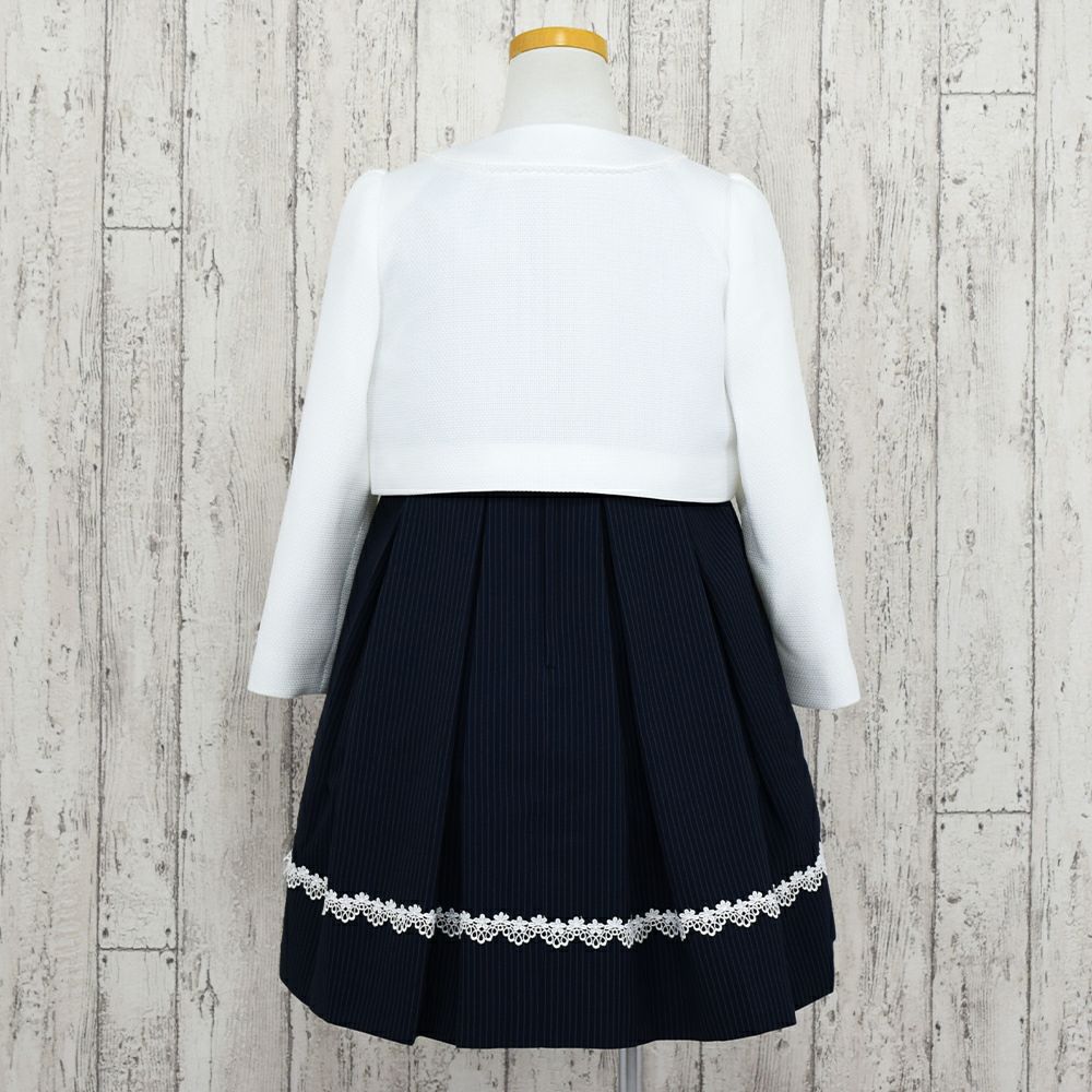 特別な日にぴったりのネイビーカラーの男の子用フォーマルスーツ。シンプルで美しいシルエットが魅力のAngel's Closetの子供フォーマル レンタル商品（【レンタル】ネイビーストライプアンサンブル（CAT798391））｜画像3