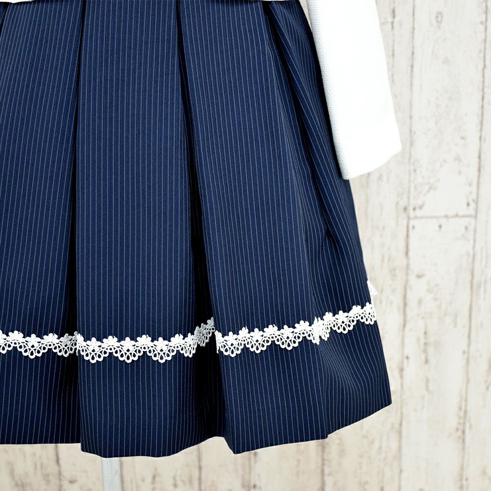 特別な日にぴったりのネイビーカラーの男の子用フォーマルスーツ。シンプルで美しいシルエットが魅力のAngel's Closetの子供フォーマル レンタル商品（【レンタル】ネイビーストライプアンサンブル（CAT798391））｜画像6