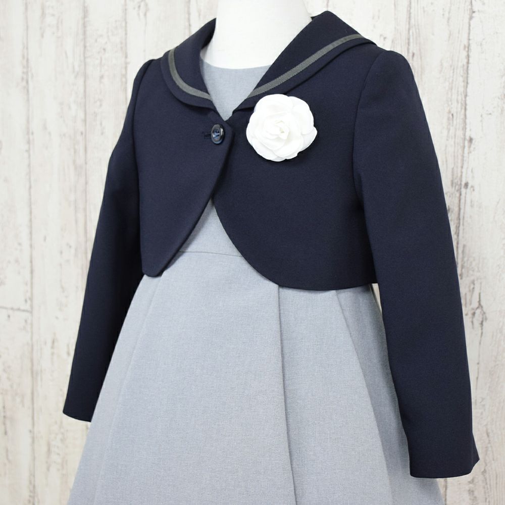 特別な日にぴったりのネイビーカラーの男の子用フォーマルスーツ。シンプルで美しいシルエットが魅力のAngel's Closetの子供フォーマル レンタル商品（【レンタル】セーラー襟ネイビーアンサンブル（CAT912373））｜画像2