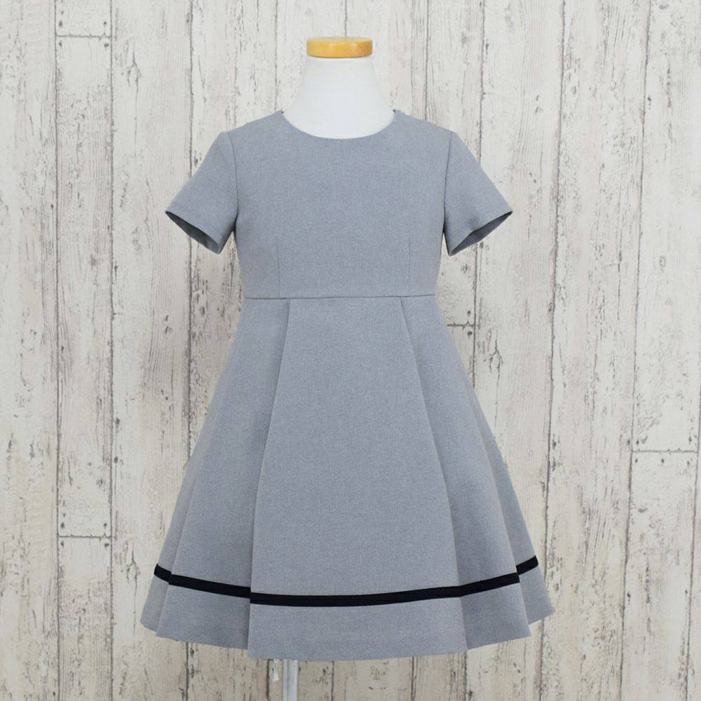 特別な日にぴったりのネイビーカラーの男の子用フォーマルスーツ。シンプルで美しいシルエットが魅力のAngel's Closetの子供フォーマル レンタル商品（【レンタル】セーラー襟ネイビーアンサンブル（CAT912373））｜画像4