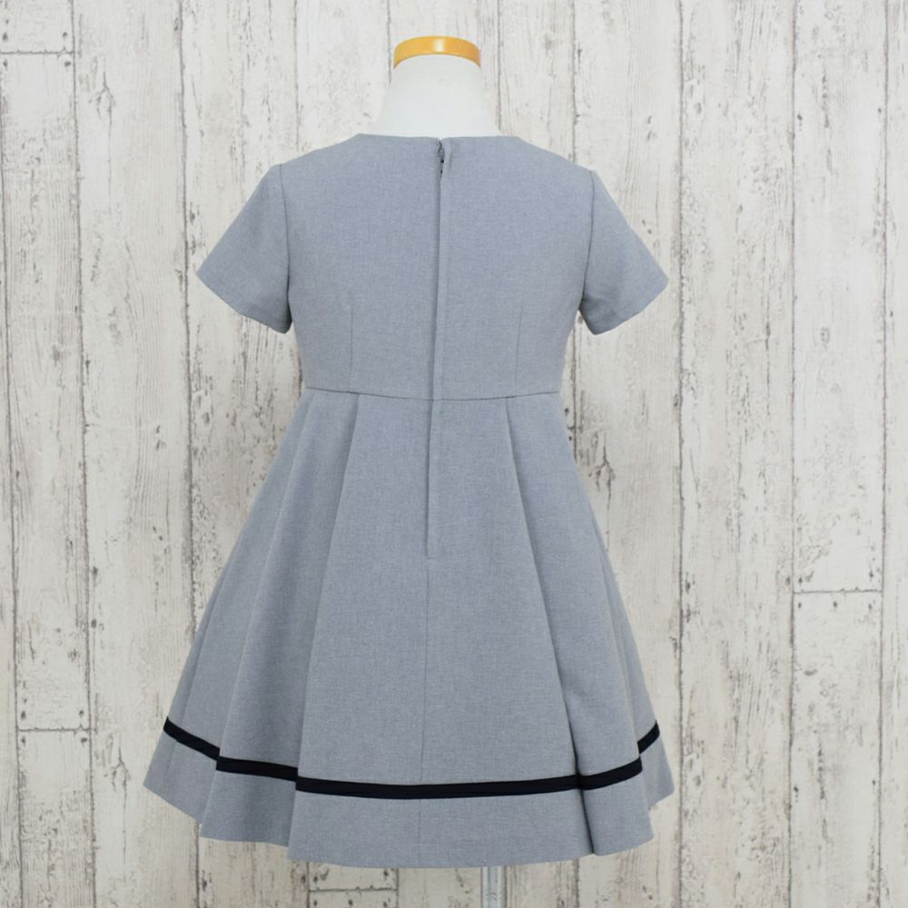 特別な日にぴったりのネイビーカラーの男の子用フォーマルスーツ。シンプルで美しいシルエットが魅力のAngel's Closetの子供フォーマル レンタル商品（【レンタル】セーラー襟ネイビーアンサンブル（CAT912373））｜画像5