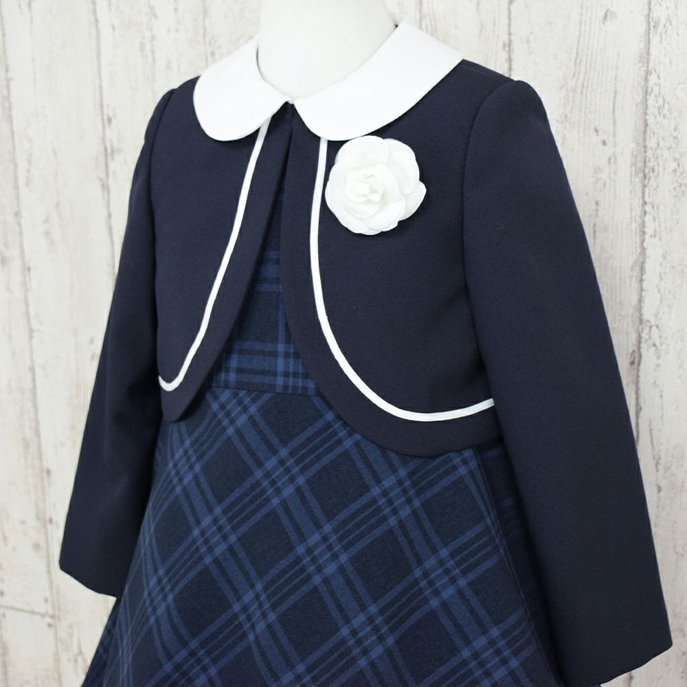 特別な日にぴったりのブラックカラーの男の子用フォーマルスーツ。シンプルで美しいシルエットが魅力のAngel's Closetの子供フォーマル レンタル商品（【レンタル】ブラックウォッチ格子アンサンブル（CAT918371））｜画像2