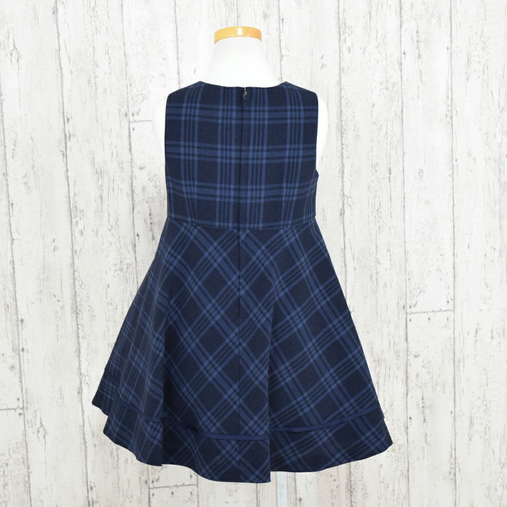 特別な日にぴったりのブラックカラーの男の子用フォーマルスーツ。シンプルで美しいシルエットが魅力のAngel's Closetの子供フォーマル レンタル商品（【レンタル】ブラックウォッチ格子アンサンブル（CAT918371））｜画像5