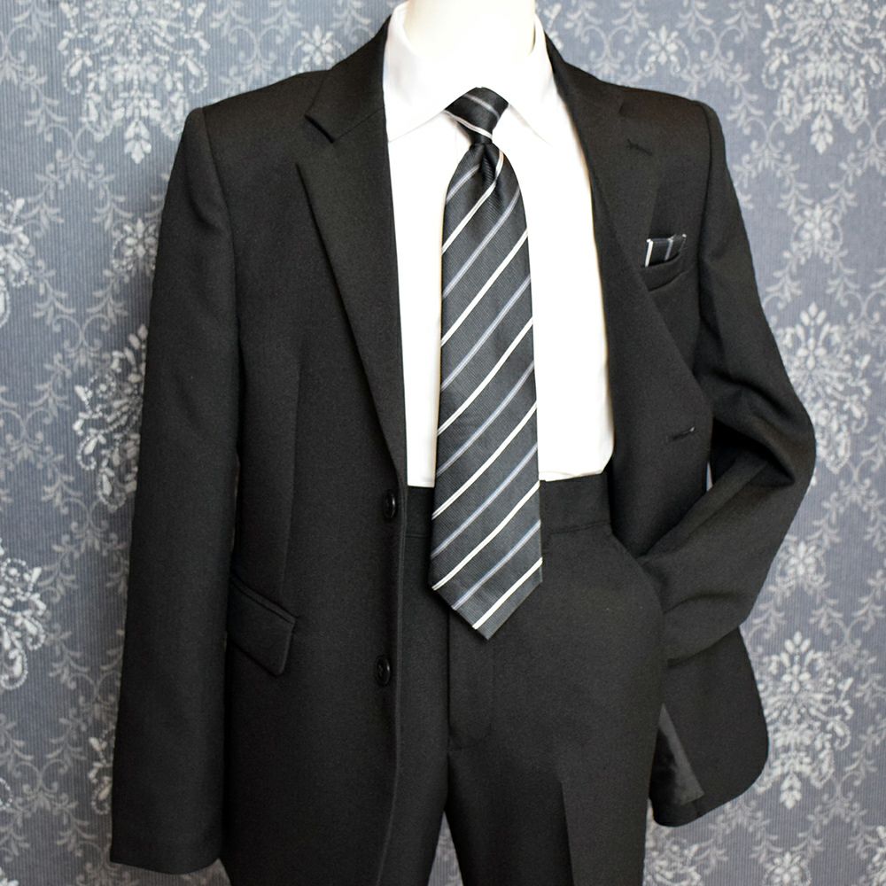 特別な日にぴったりのカラーの男の子用フォーマルスーツ。シンプルで美しいシルエットが魅力のAngel's Closetの子供フォーマル レンタル商品（【レンタル】レジメンタルタイ ベーシック 長ズボンスーツ5点セット（CAT595602））｜画像5