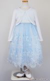ピアノ発表会や結婚式にぴったりのブルーカラーの女の子用キッズドレス。シンプルで美しいシルエットが魅力のAngel's Closetの子供ドレス レンタル商品（【レンタル】クリスタルオーガンジーフローラル刺繍スカラップ子供ドレス(KD364)ブルー）｜画像9