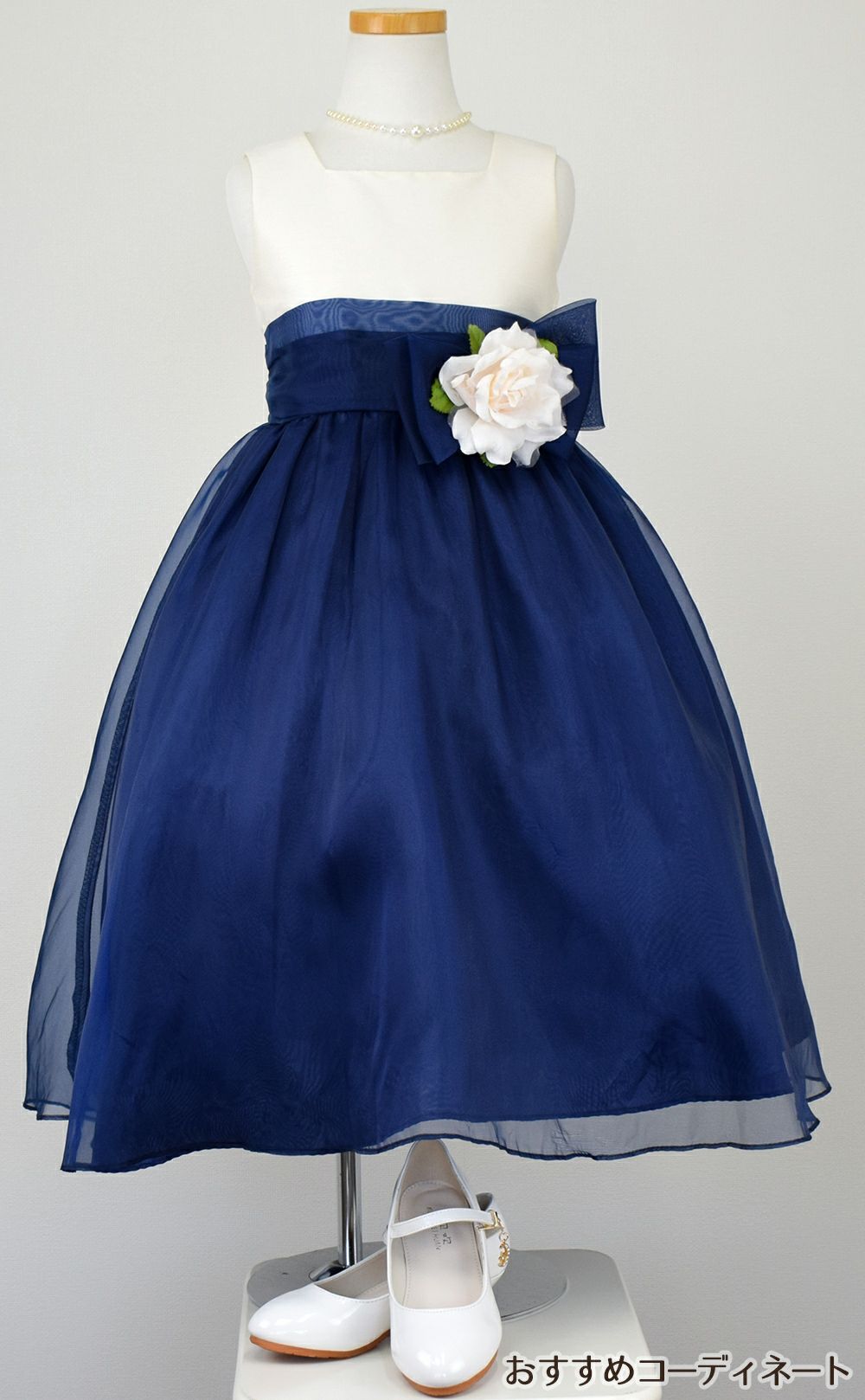 ピアノ発表会や結婚式にぴったりのネイビーカラーの女の子用キッズドレス。シンプルで美しいシルエットが魅力のAngel's Closetの子供ドレス レンタル商品（【レンタル】デュピオーニオーガンジー2トーンスクエアネック子供ドレス（CDC1225）ネイビー）｜画像8