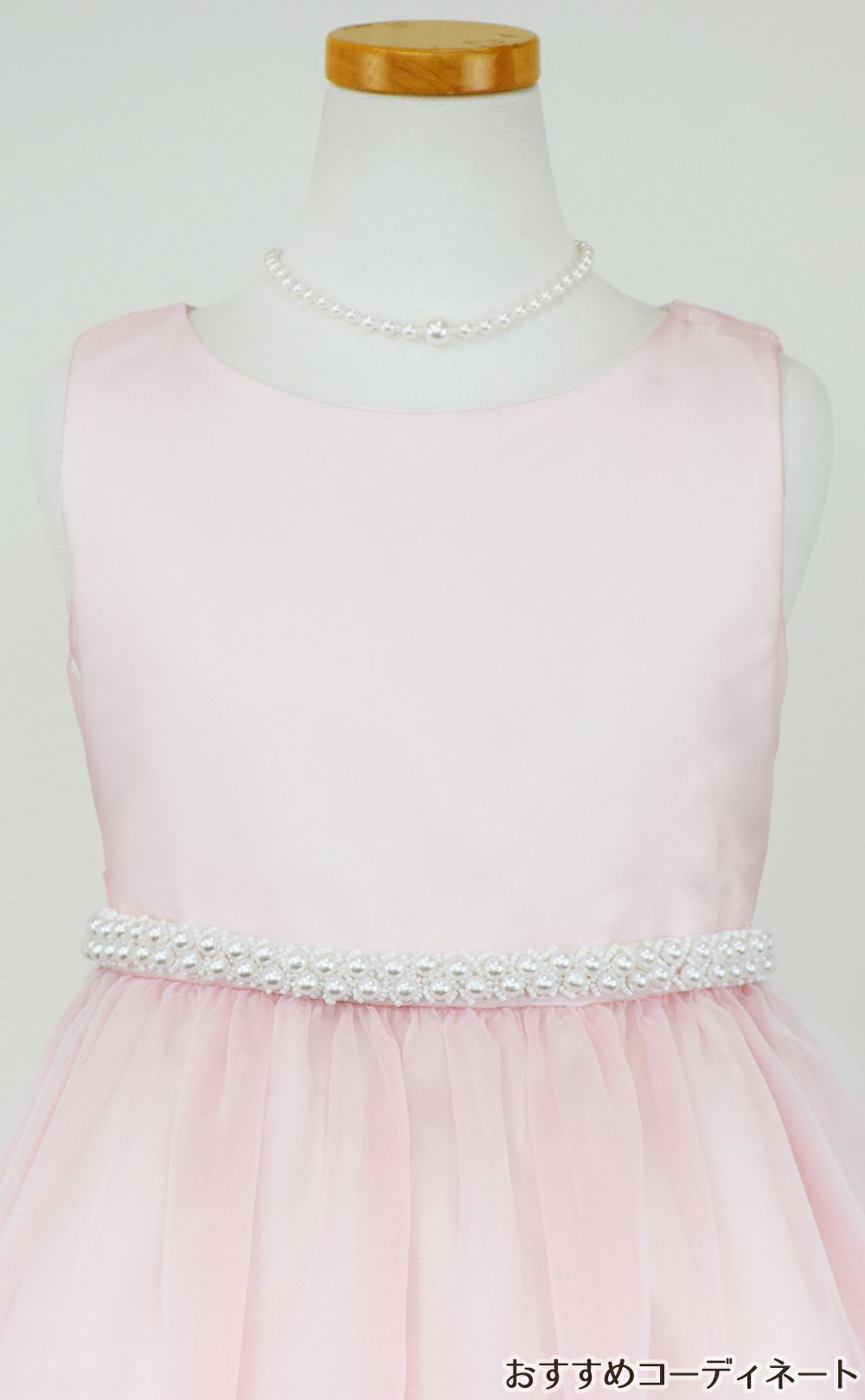 ピアノ発表会や結婚式にぴったりのカラーの女の子用キッズドレス。シンプルで美しいシルエットが魅力のAngel's Closetの子供ドレス レンタル商品（【レンタル】クリスタルオーガンジーフローラル刺繍スカラップ子供ドレス(KD364)ローズ）｜画像7