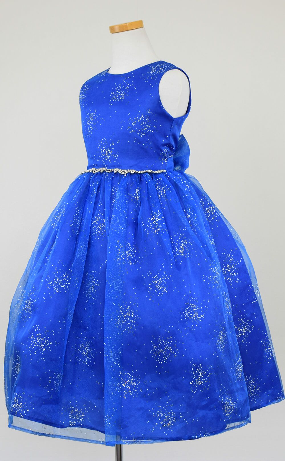 ピアノ発表会や結婚式にぴったりのブルーカラーの女の子用キッズドレス。シンプルで美しいシルエットが魅力のAngel's Closetの子供ドレス レンタル商品（【レンタル】スパークリングオーガンジー子供ドレス(CC2463)ロイヤルブルー）｜画像3