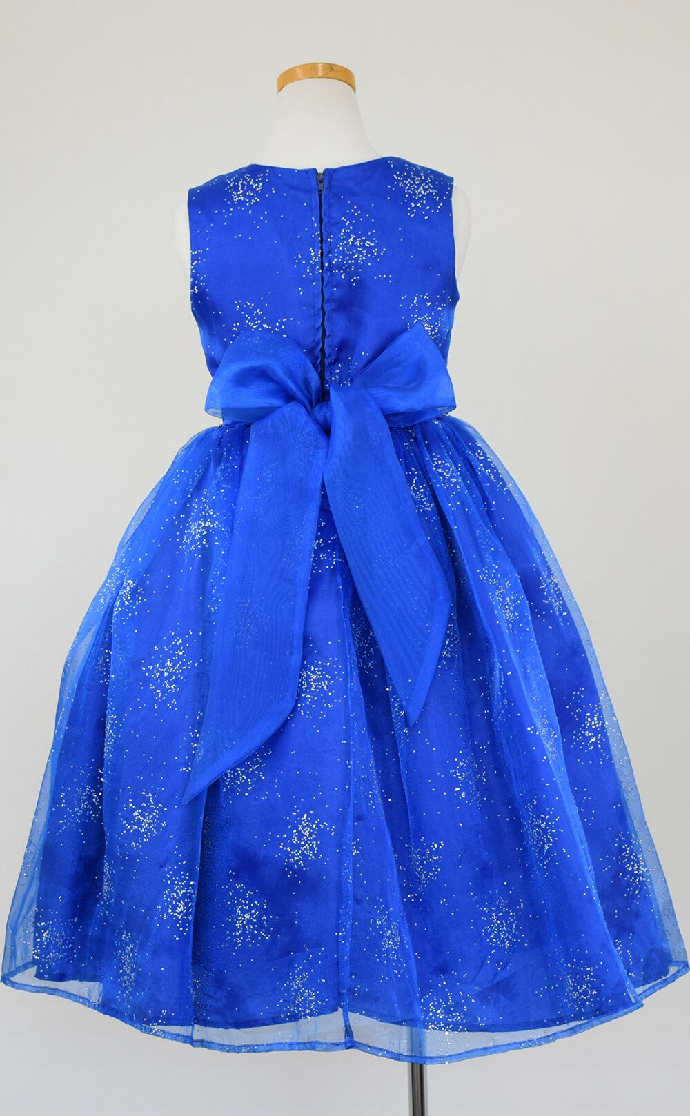 ピアノ発表会や結婚式にぴったりのブルーカラーの女の子用キッズドレス。シンプルで美しいシルエットが魅力のAngel's Closetの子供ドレス レンタル商品（【レンタル】スパークリングオーガンジー子供ドレス(CC2463)ロイヤルブルー）｜画像4