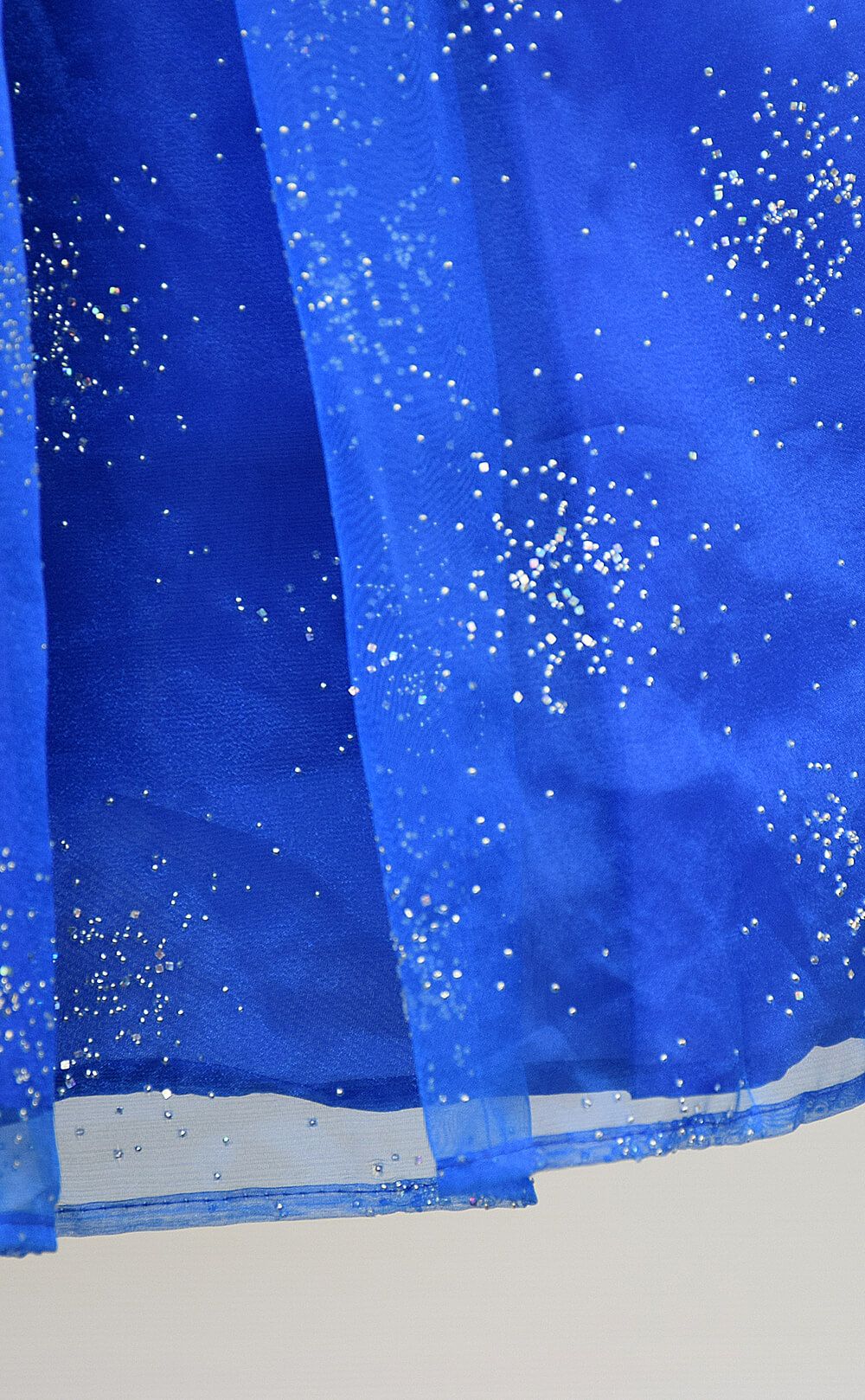 ピアノ発表会や結婚式にぴったりのブルーカラーの女の子用キッズドレス。シンプルで美しいシルエットが魅力のAngel's Closetの子供ドレス レンタル商品（【レンタル】スパークリングオーガンジー子供ドレス(CC2463)ロイヤルブルー）｜画像5