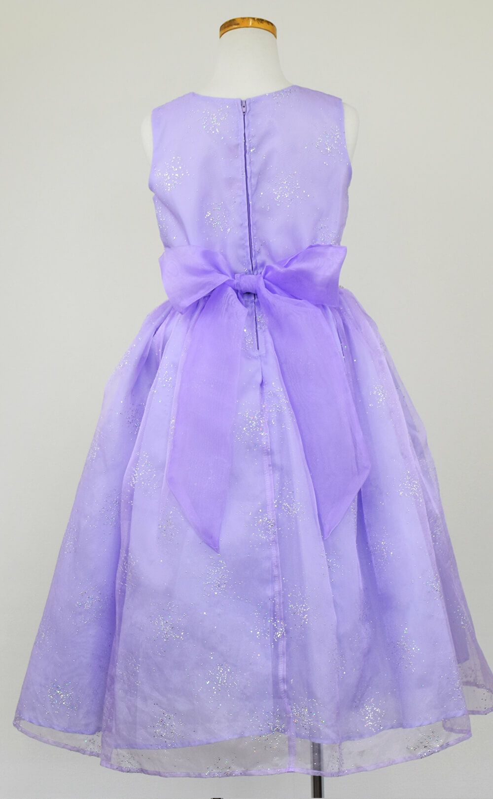 ピアノ発表会や結婚式にぴったりのカラーの女の子用キッズドレス。シンプルで美しいシルエットが魅力のAngel's Closetの子供ドレス レンタル商品（【レンタル】スパークリングオーガンジー子供ドレス(CC2463)ラベンダー）｜画像4