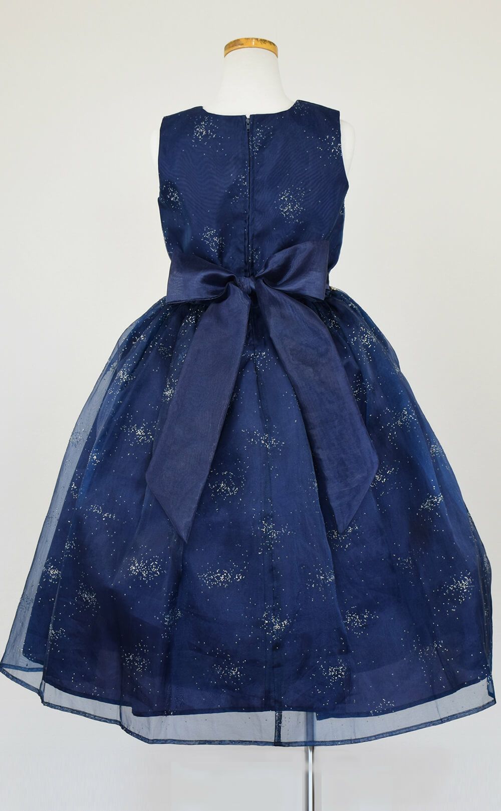 ピアノ発表会や結婚式にぴったりのネイビーカラーの女の子用キッズドレス。シンプルで美しいシルエットが魅力のAngel's Closetの子供ドレス レンタル商品（【レンタル】スパークリングオーガンジー子供ドレス(CC2463)ネイビー）｜画像4