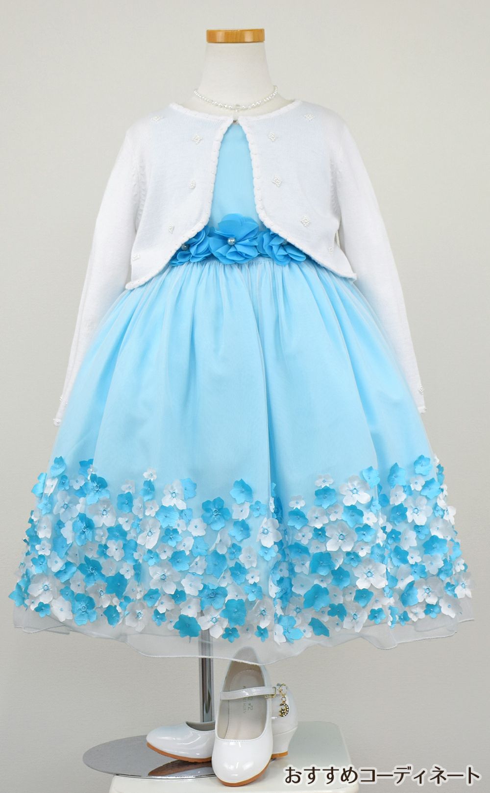ピアノ発表会や結婚式にぴったりのカラーの女の子用キッズドレス。シンプルで美しいシルエットが魅力のAngel's Closetの子供ドレス レンタル商品（【レンタル】フラワーモチーフスカートメッシュ子供ドレス(KD332)アクア）｜画像11