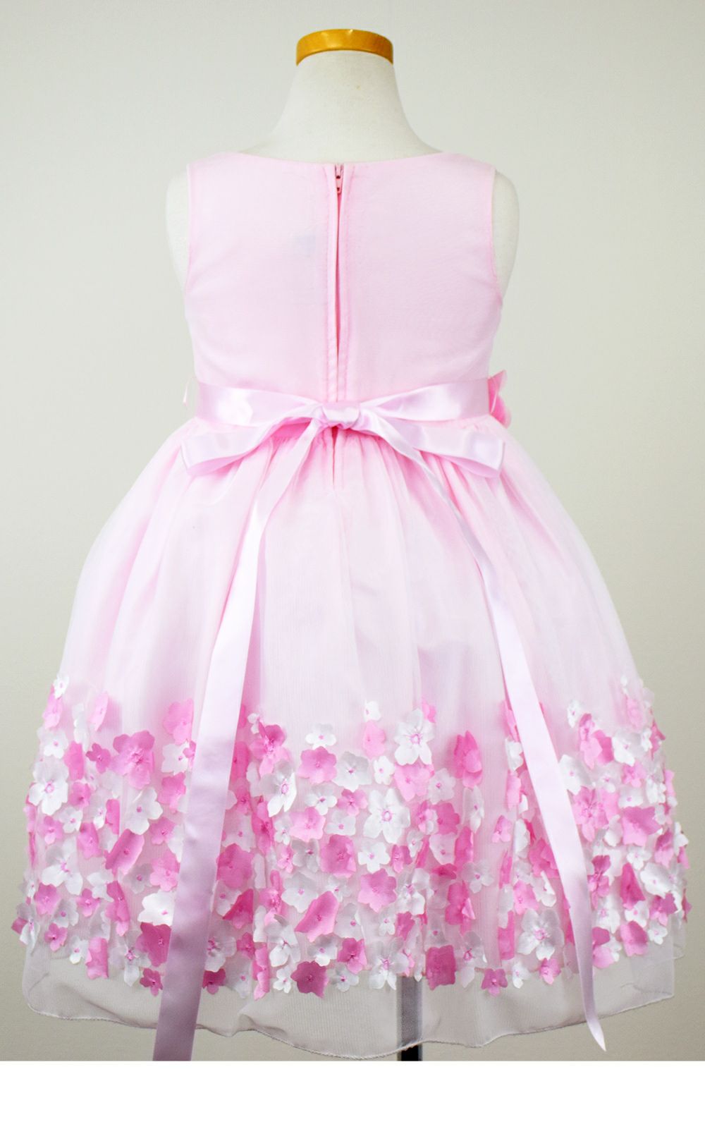 ピアノ発表会や結婚式にぴったりのピンクカラーの女の子用キッズドレス。シンプルで美しいシルエットが魅力のAngel's Closetの子供ドレス レンタル商品（【レンタル】フラワーモチーフスカートメッシュ子供ドレス(KD332)ピンク）｜画像5