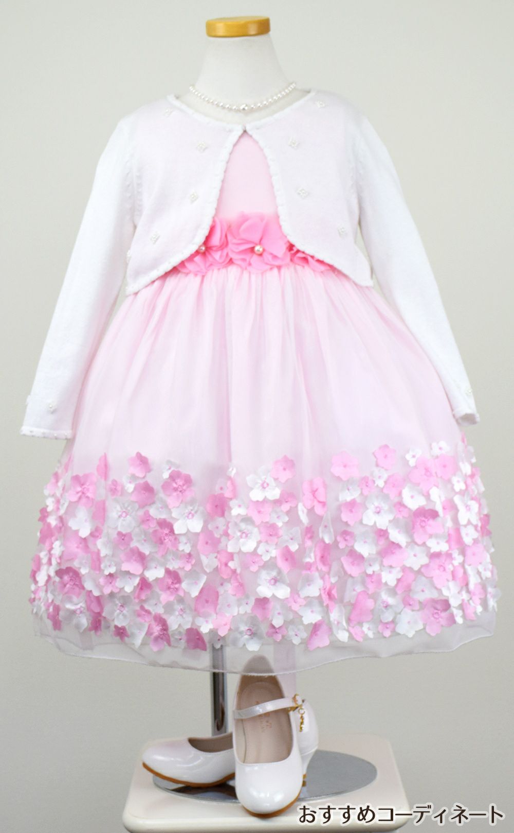 ピアノ発表会や結婚式にぴったりのピンクカラーの女の子用キッズドレス。シンプルで美しいシルエットが魅力のAngel's Closetの子供ドレス レンタル商品（【レンタル】フラワーモチーフスカートメッシュ子供ドレス(KD332)ピンク）｜画像11