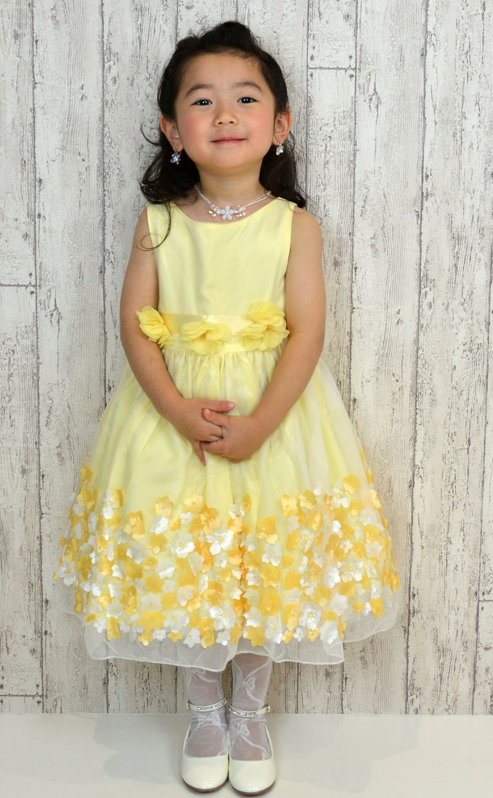 ピアノ発表会や結婚式にぴったりのカラーの女の子用キッズドレス。シンプルで美しいシルエットが魅力のAngel's Closetの子供ドレス レンタル商品（【レンタル】フラワーモチーフスカートメッシュ子供ドレス(KD332)イエロー）｜画像14