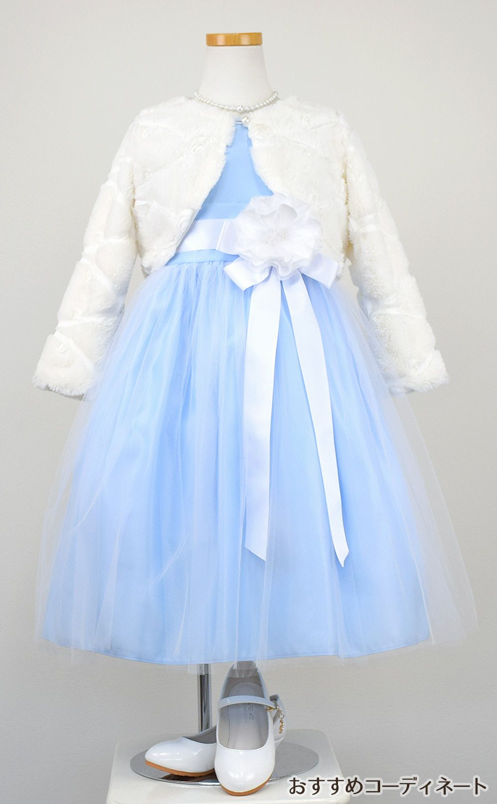 ピアノ発表会や結婚式にぴったりのブルーカラーの女の子用キッズドレス。シンプルで美しいシルエットが魅力のAngel's Closetの子供ドレス レンタル商品（【レンタル】ヴィンテージサテン＆チュール子供ドレス(SK402)ライトブルー）｜画像11