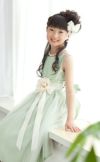 ピアノ発表会や結婚式にぴったりのブルーカラーの女の子用キッズドレス。シンプルで美しいシルエットが魅力のAngel's Closetの子供ドレス レンタル商品（【レンタル】ヴィンテージサテン＆チュール子供ドレス(SK402)ライトブルー）｜画像13