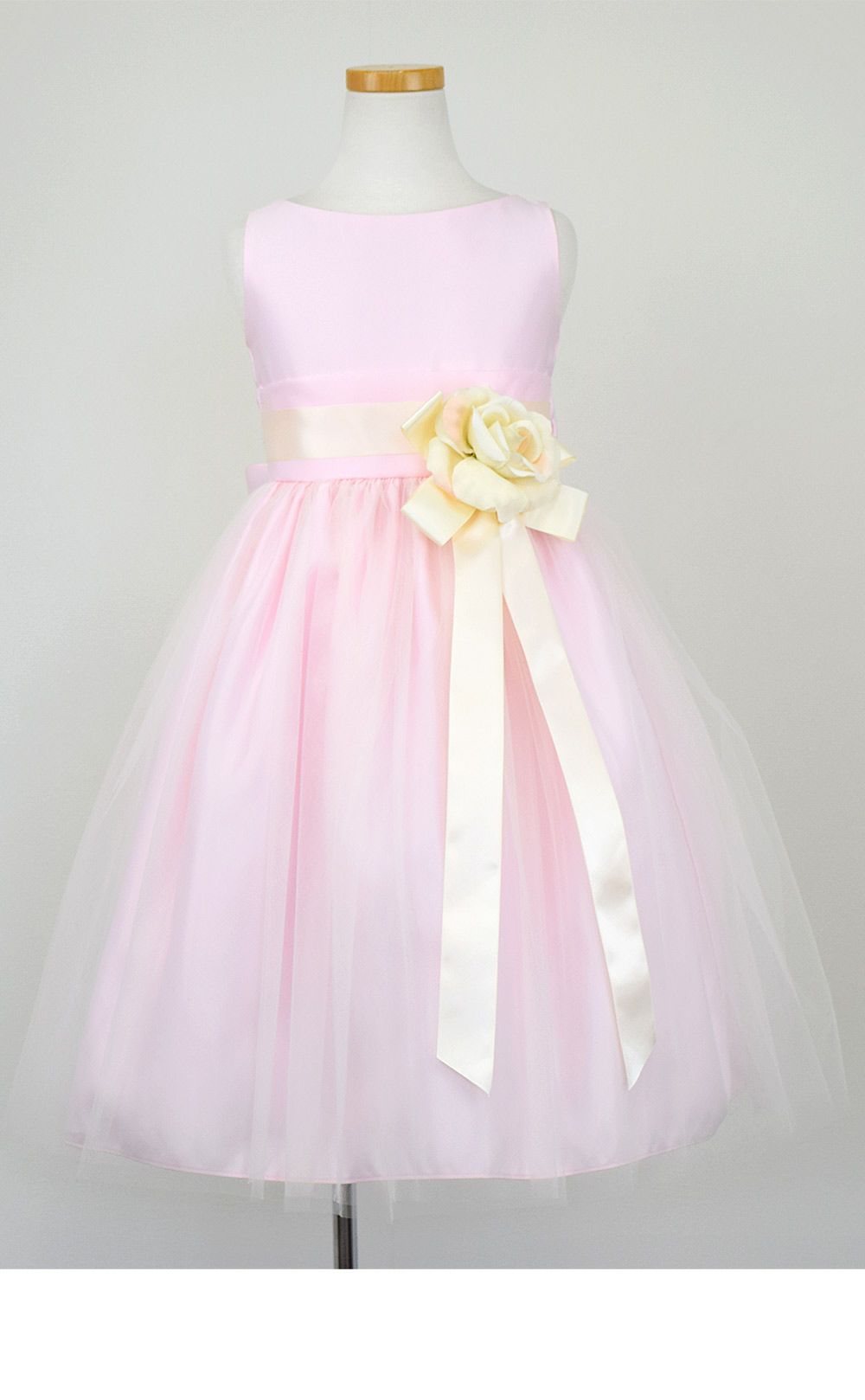 ピアノ発表会や結婚式にぴったりのピンクカラーの女の子用キッズドレス。シンプルで美しいシルエットが魅力のAngel's Closetの子供ドレス レンタル商品（【レンタル】ヴィンテージサテン＆チュール子供ドレス(SK402)ピンク）｜画像3