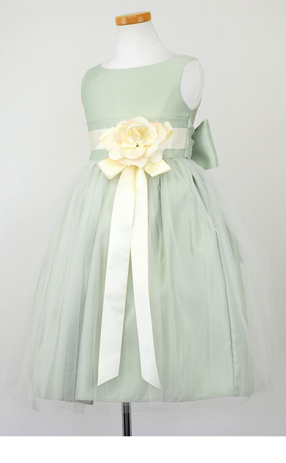 ピアノ発表会や結婚式にぴったりのカラーの女の子用キッズドレス。シンプルで美しいシルエットが魅力のAngel's Closetの子供ドレス レンタル商品（【レンタル】ヴィンテージサテン＆チュール子供ドレス(SK402)セージ）｜画像4