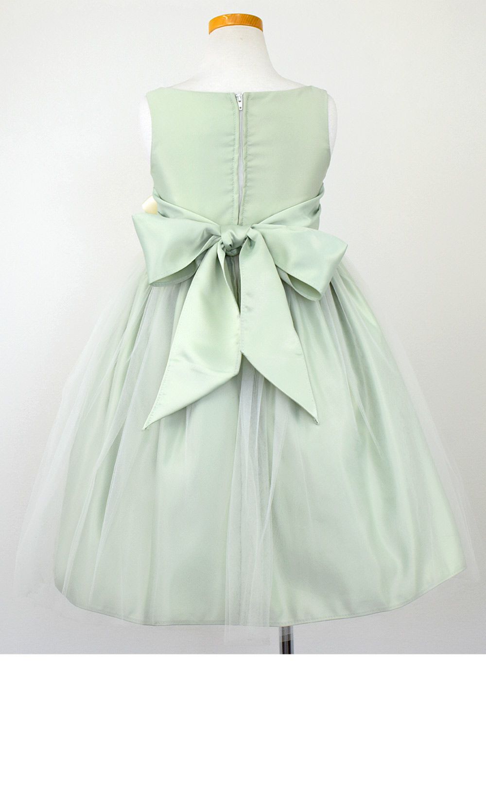 ピアノ発表会や結婚式にぴったりのカラーの女の子用キッズドレス。シンプルで美しいシルエットが魅力のAngel's Closetの子供ドレス レンタル商品（【レンタル】ヴィンテージサテン＆チュール子供ドレス(SK402)セージ）｜画像5