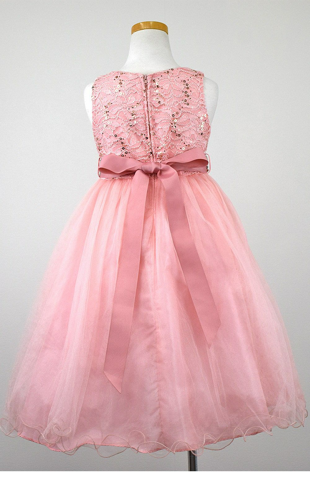 ピアノ発表会や結婚式にぴったりのカラーの女の子用キッズドレス。シンプルで美しいシルエットが魅力のAngel's Closetの子供ドレス レンタル商品（【レンタル】レース＆ラインストーンビジューベルトクリスタルチュール子供ドレス(MBK340)ブラッシュ）｜画像5