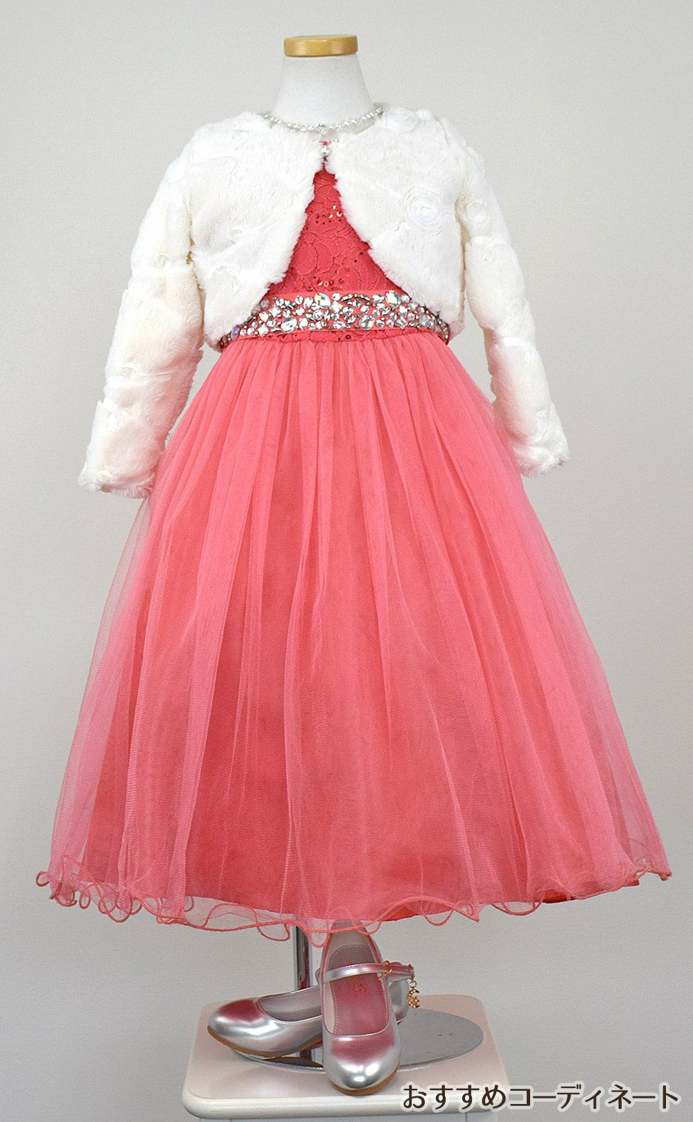 ピアノ発表会や結婚式にぴったりのカラーの女の子用キッズドレス。シンプルで美しいシルエットが魅力のAngel's Closetの子供ドレス レンタル商品（【レンタル】レース＆ラインストーンビジューベルトクリスタルチュール子供ドレス(MBK340)コーラル）｜画像12