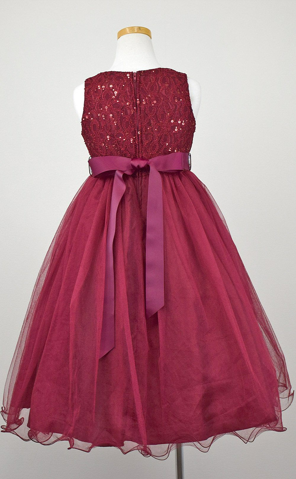 ピアノ発表会や結婚式にぴったりのカラーの女の子用キッズドレス。シンプルで美しいシルエットが魅力のAngel's Closetの子供ドレス レンタル商品（【レンタル】レース＆ラインストーンビジューベルトクリスタルチュール子供ドレス(MBK340)バーガンディー）｜画像5