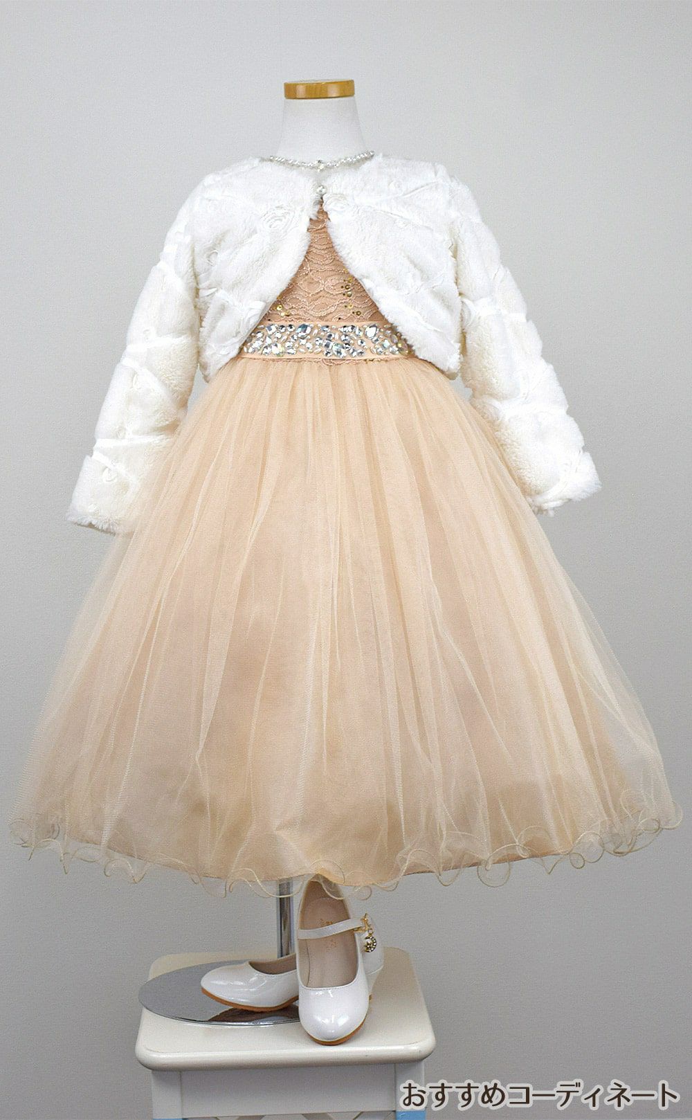 ピアノ発表会や結婚式にぴったりのカラーの女の子用キッズドレス。シンプルで美しいシルエットが魅力のAngel's Closetの子供ドレス レンタル商品（【レンタル】レース＆ラインストーンビジューベルトクリスタルチュール子供ドレス(MBK340)シャンパン）｜画像12