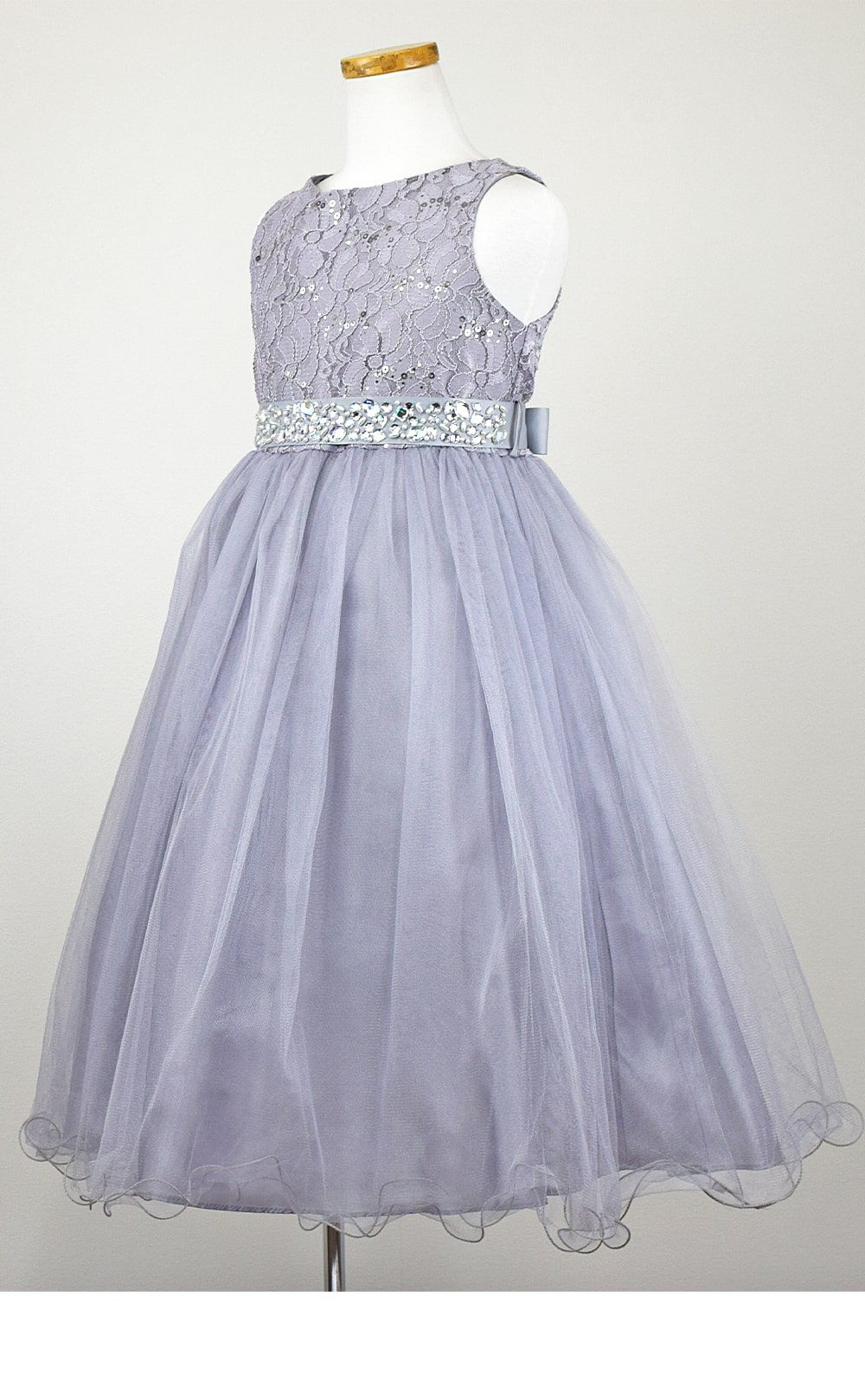 ピアノ発表会や結婚式にぴったりのカラーの女の子用キッズドレス。シンプルで美しいシルエットが魅力のAngel's Closetの子供ドレス レンタル商品（【レンタル】レース＆ラインストーンビジューベルトクリスタルチュール子供ドレス(MBK340)シルバー）｜画像4