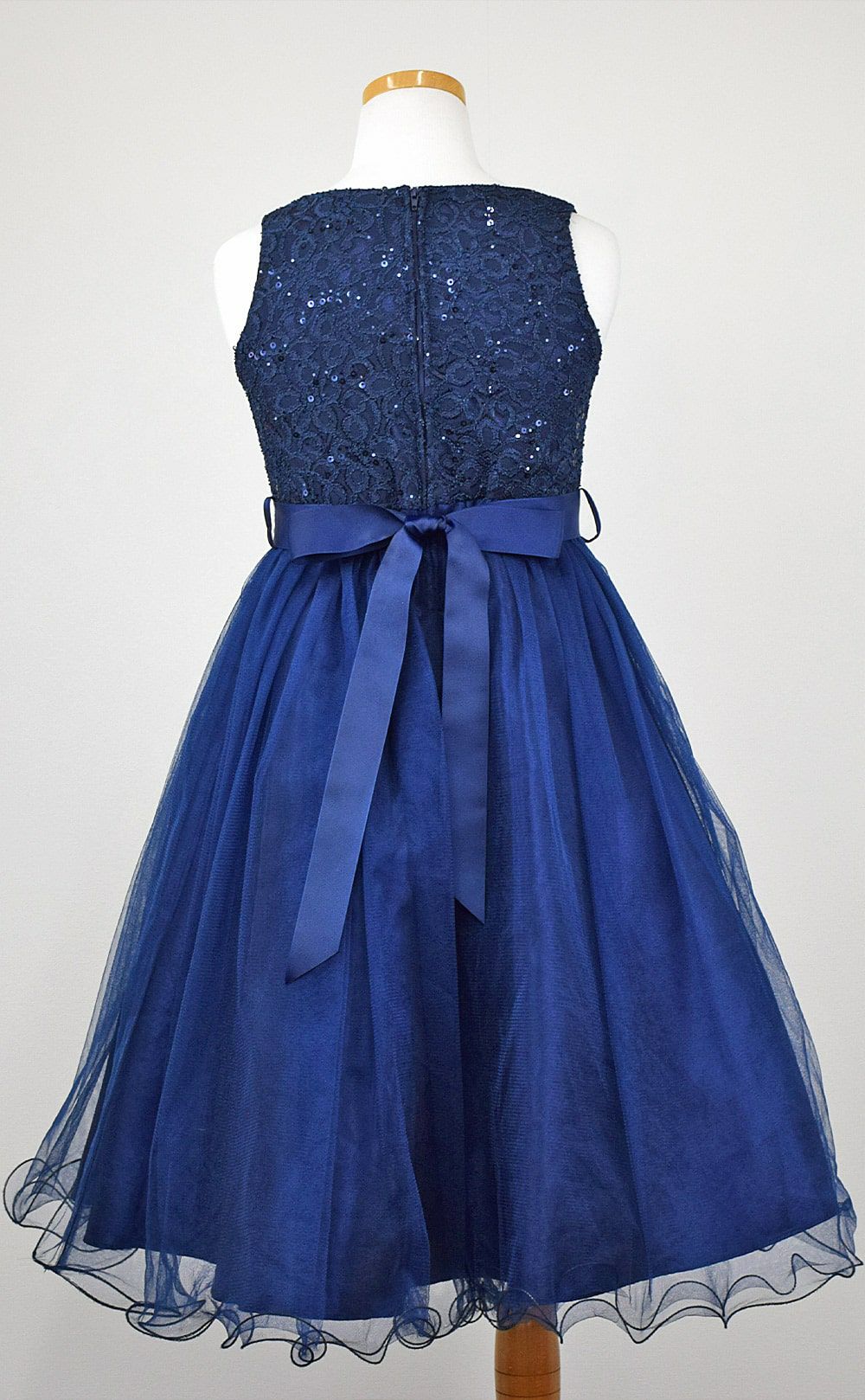 ピアノ発表会や結婚式にぴったりのネイビーカラーの女の子用キッズドレス。シンプルで美しいシルエットが魅力のAngel's Closetの子供ドレス レンタル商品（【レンタル】レース＆ラインストーンビジューベルトクリスタルチュール子供ドレス(MBK340)ネイビー）｜画像5