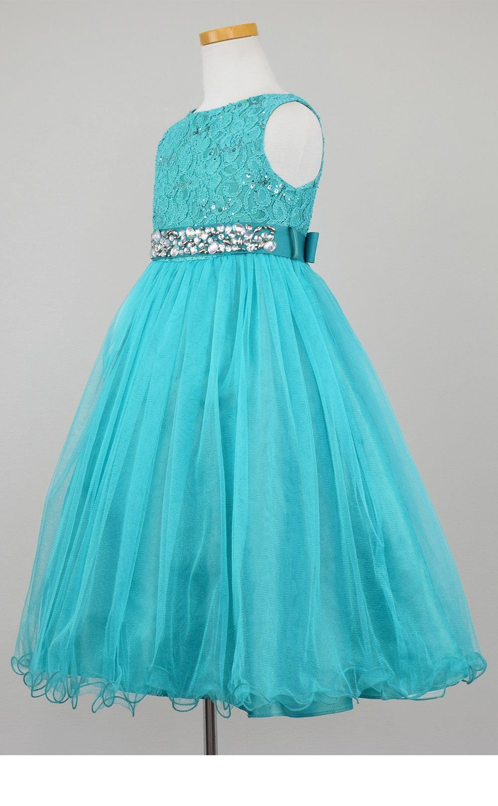 ピアノ発表会や結婚式にぴったりのカラーの女の子用キッズドレス。シンプルで美しいシルエットが魅力のAngel's Closetの子供ドレス レンタル商品（【レンタル】レース＆ラインストーンビジューベルトクリスタルチュール子供ドレス(MBK340)ひすい）｜画像4