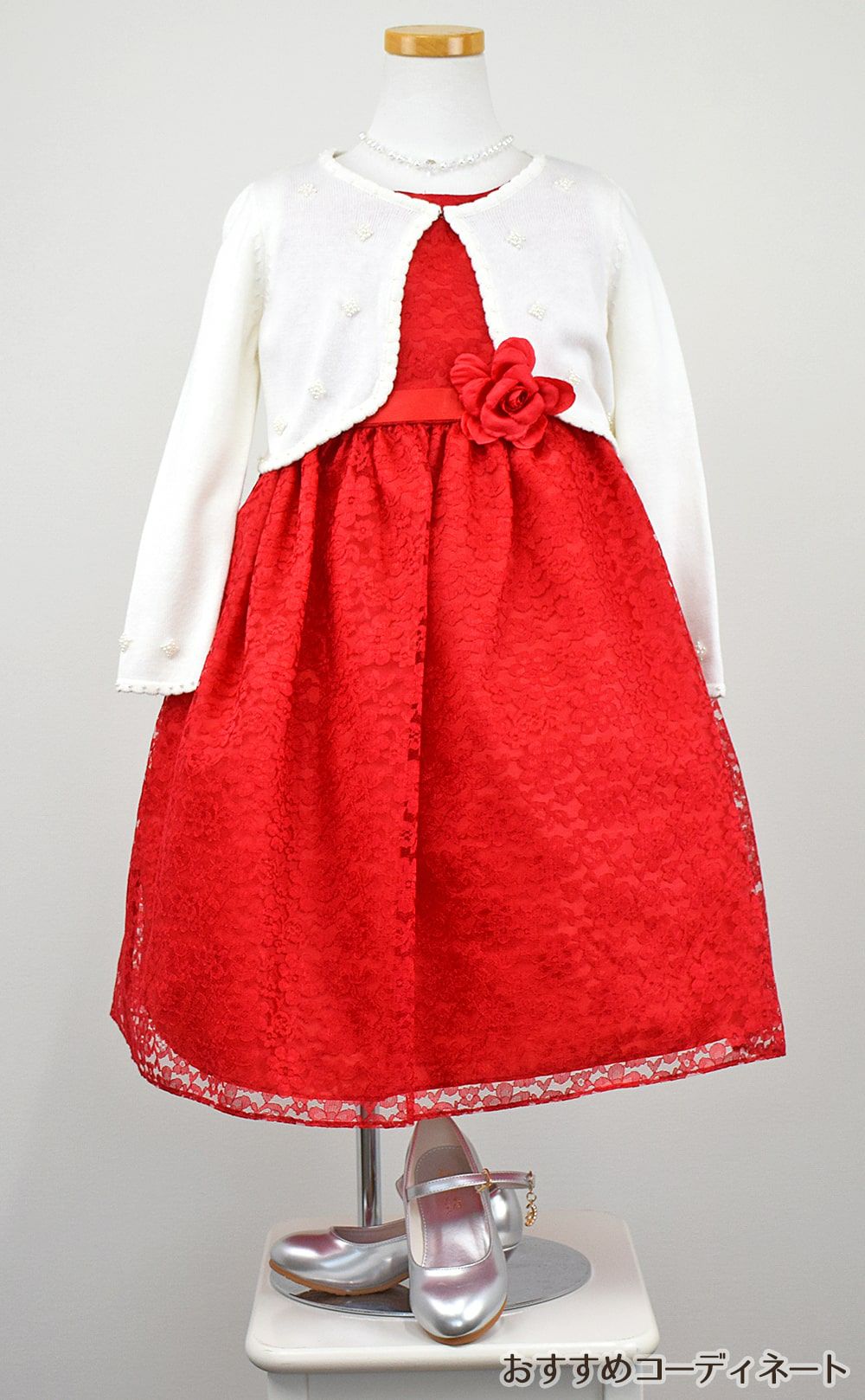 ピアノ発表会や結婚式にぴったりのカラーの女の子用キッズドレス。シンプルで美しいシルエットが魅力のAngel's Closetの子供ドレス レンタル商品（【レンタル】フラワーレースサテンリボン子供ドレス(CCD749)レッド）｜画像11