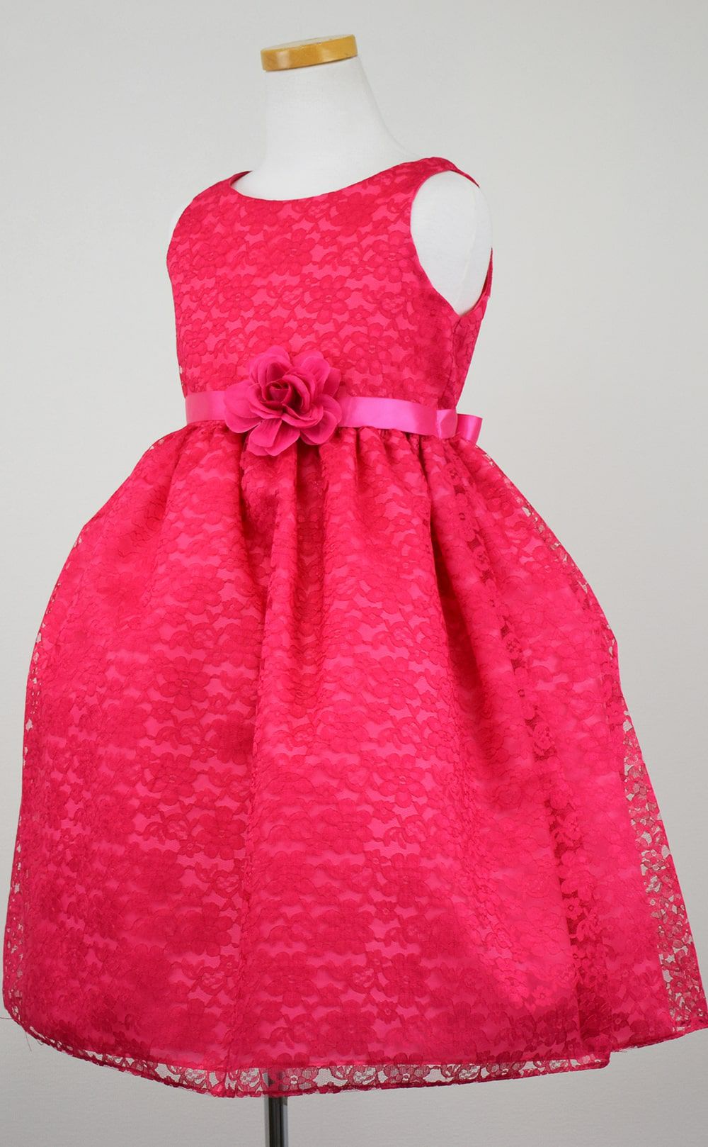 ピアノ発表会や結婚式にぴったりのカラーの女の子用キッズドレス。シンプルで美しいシルエットが魅力のAngel's Closetの子供ドレス レンタル商品（【レンタル】フラワーレースサテンリボン子供ドレス(CCD749)フクシア）｜画像4