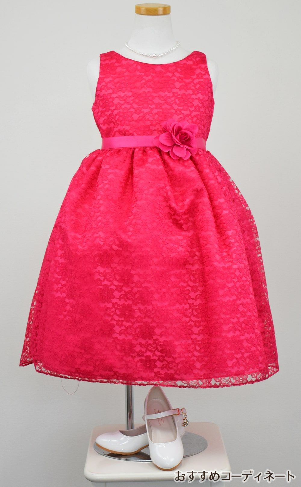 ピアノ発表会や結婚式にぴったりのカラーの女の子用キッズドレス。シンプルで美しいシルエットが魅力のAngel's Closetの子供ドレス レンタル商品（【レンタル】フラワーレースサテンリボン子供ドレス(CCD749)フクシア）｜画像9