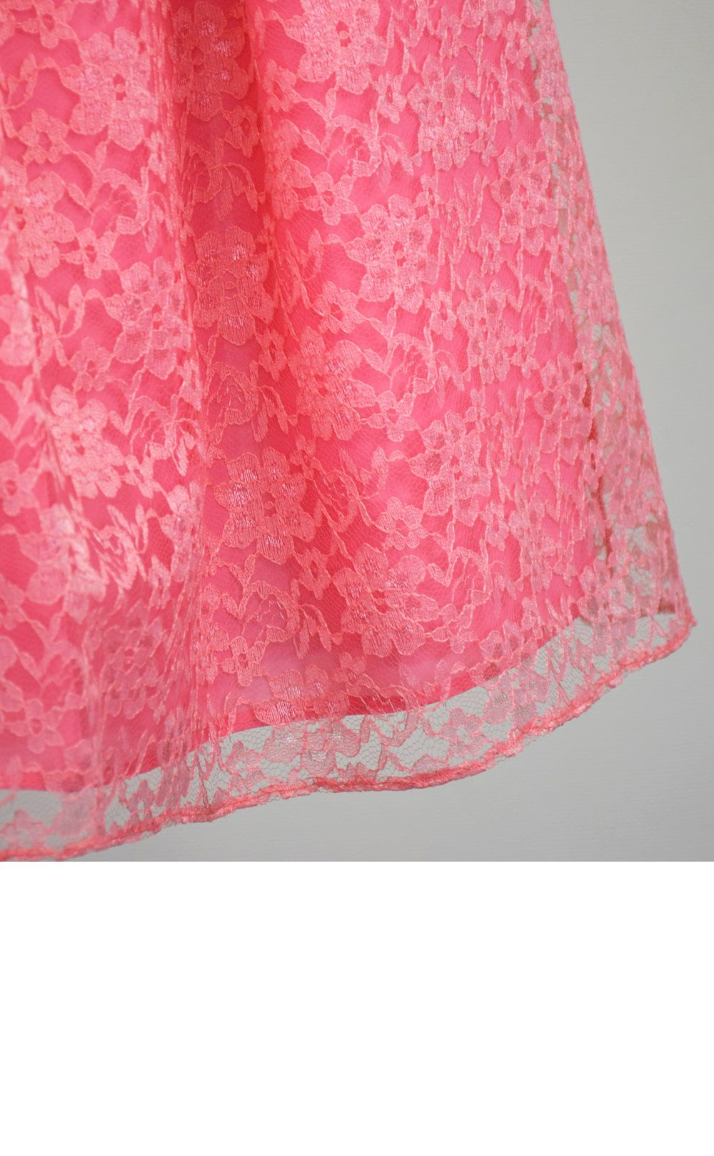 ピアノ発表会や結婚式にぴったりのカラーの女の子用キッズドレス。シンプルで美しいシルエットが魅力のAngel's Closetの子供ドレス レンタル商品（【レンタル】フラワーレースサテンリボン子供ドレス(CCD749)コーラル）｜画像6