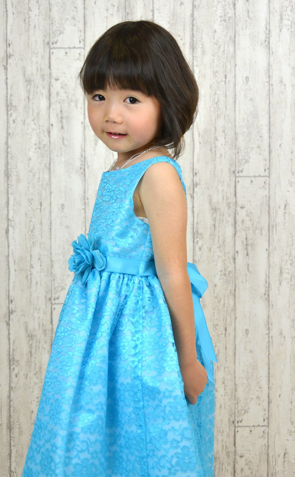 ピアノ発表会や結婚式にぴったりのカラーの女の子用キッズドレス。シンプルで美しいシルエットが魅力のAngel's Closetの子供ドレス レンタル商品（【レンタル】フラワーレースサテンリボン子供ドレス(CCD749)コーラル）｜画像14