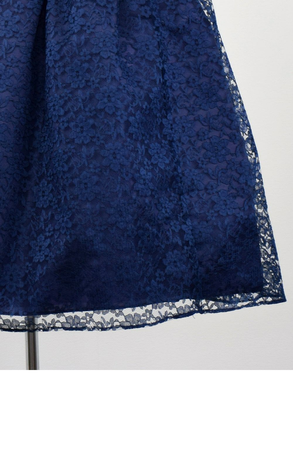 ピアノ発表会や結婚式にぴったりのネイビーカラーの女の子用キッズドレス。シンプルで美しいシルエットが魅力のAngel's Closetの子供ドレス レンタル商品（【レンタル】フラワーレースサテンリボン子供ドレス(CCD749)ネイビー）｜画像6