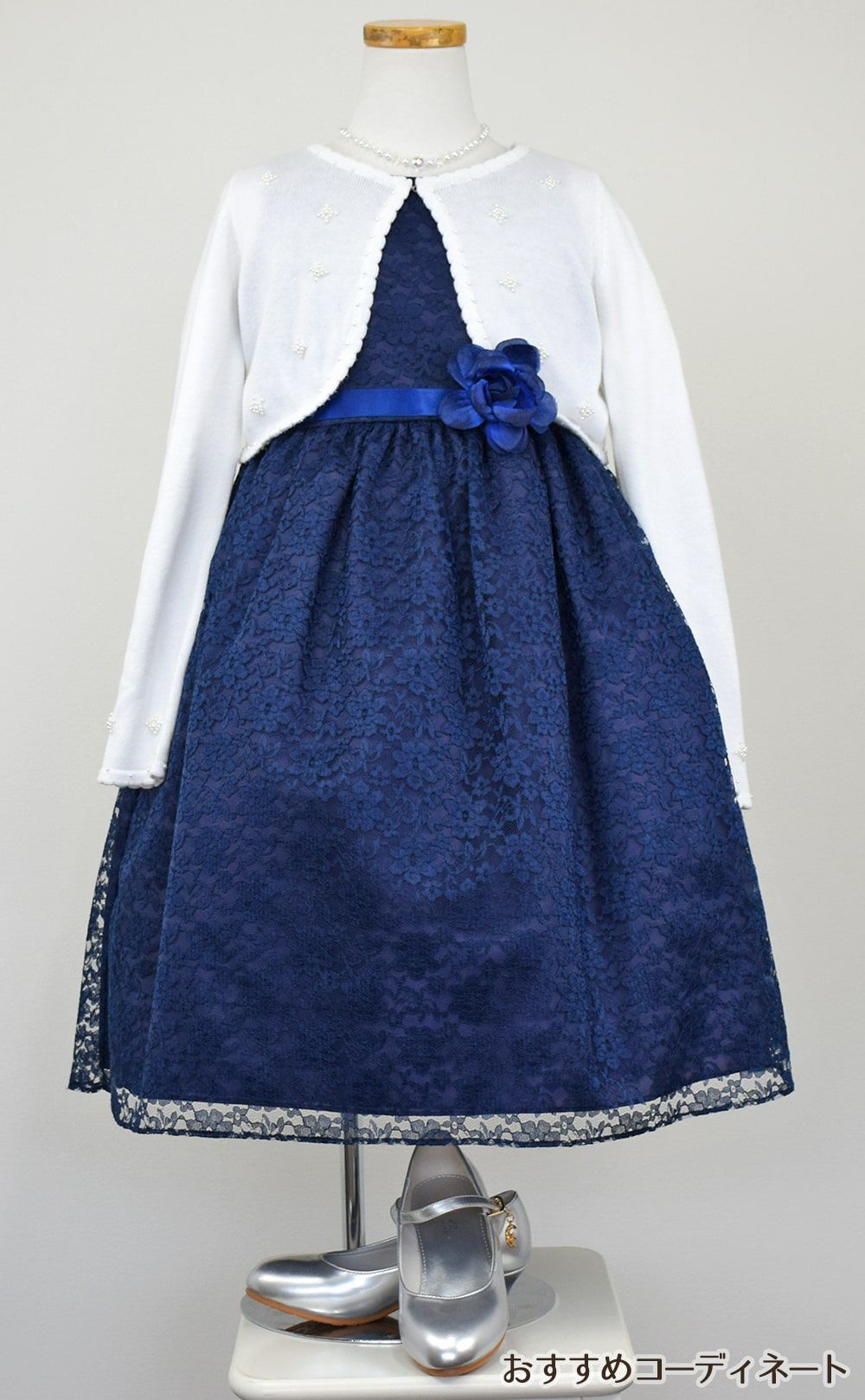 ピアノ発表会や結婚式にぴったりのネイビーカラーの女の子用キッズドレス。シンプルで美しいシルエットが魅力のAngel's Closetの子供ドレス レンタル商品（【レンタル】フラワーレースサテンリボン子供ドレス(CCD749)ネイビー）｜画像11