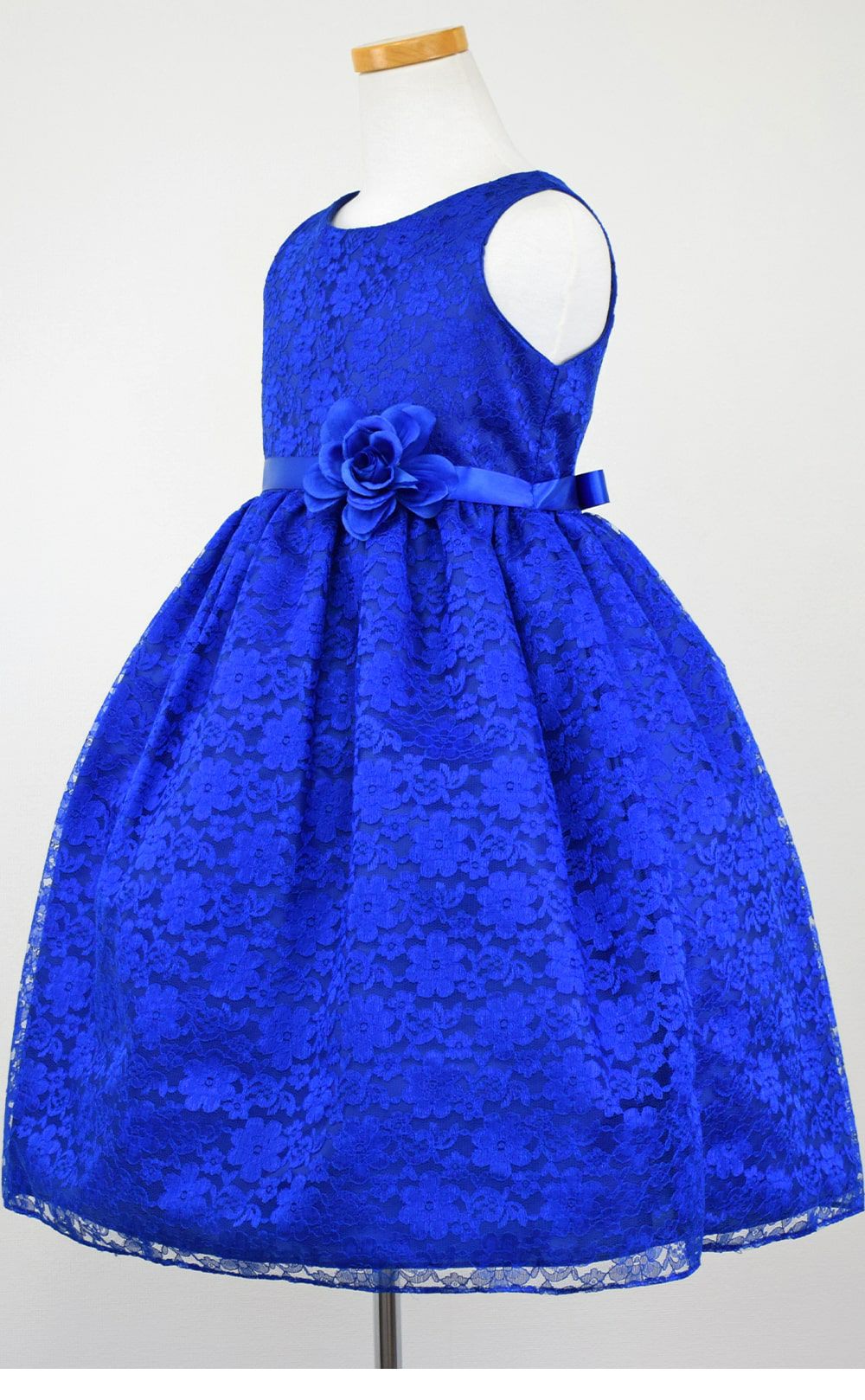 ピアノ発表会や結婚式にぴったりのブルーカラーの女の子用キッズドレス。シンプルで美しいシルエットが魅力のAngel's Closetの子供ドレス レンタル商品（【レンタル】フラワーレースサテンリボン子供ドレス(CCD749)ロイヤルブルー）｜画像4