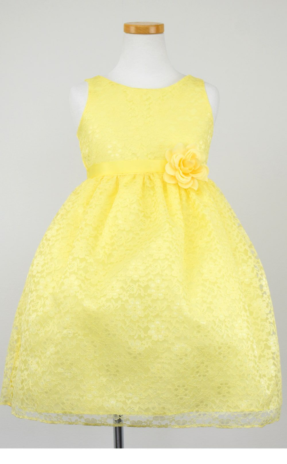 ピアノ発表会や結婚式にぴったりのカラーの女の子用キッズドレス。シンプルで美しいシルエットが魅力のAngel's Closetの子供ドレス レンタル商品（【レンタル】フラワーレースサテンリボン子供ドレス(CCD749)イエロー）｜画像3