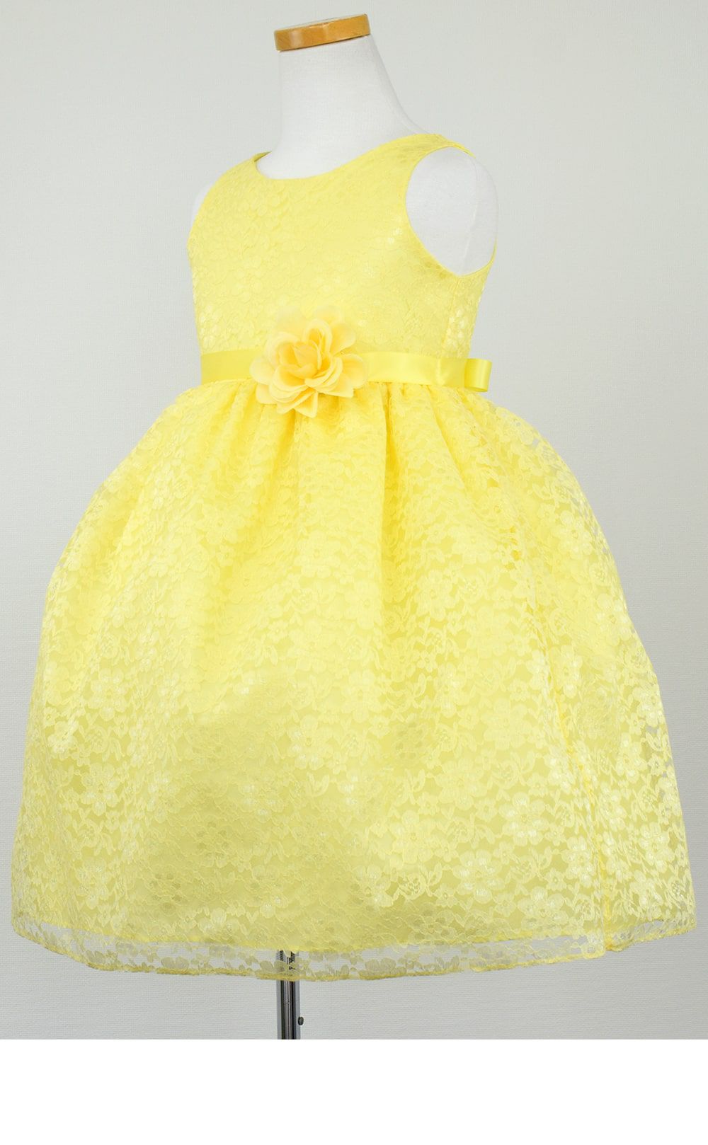 ピアノ発表会や結婚式にぴったりのカラーの女の子用キッズドレス。シンプルで美しいシルエットが魅力のAngel's Closetの子供ドレス レンタル商品（【レンタル】フラワーレースサテンリボン子供ドレス(CCD749)イエロー）｜画像4